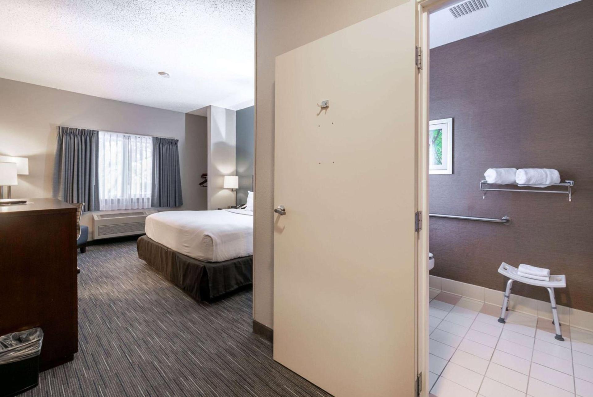 Wingate by Wyndham Great Falls photo 5