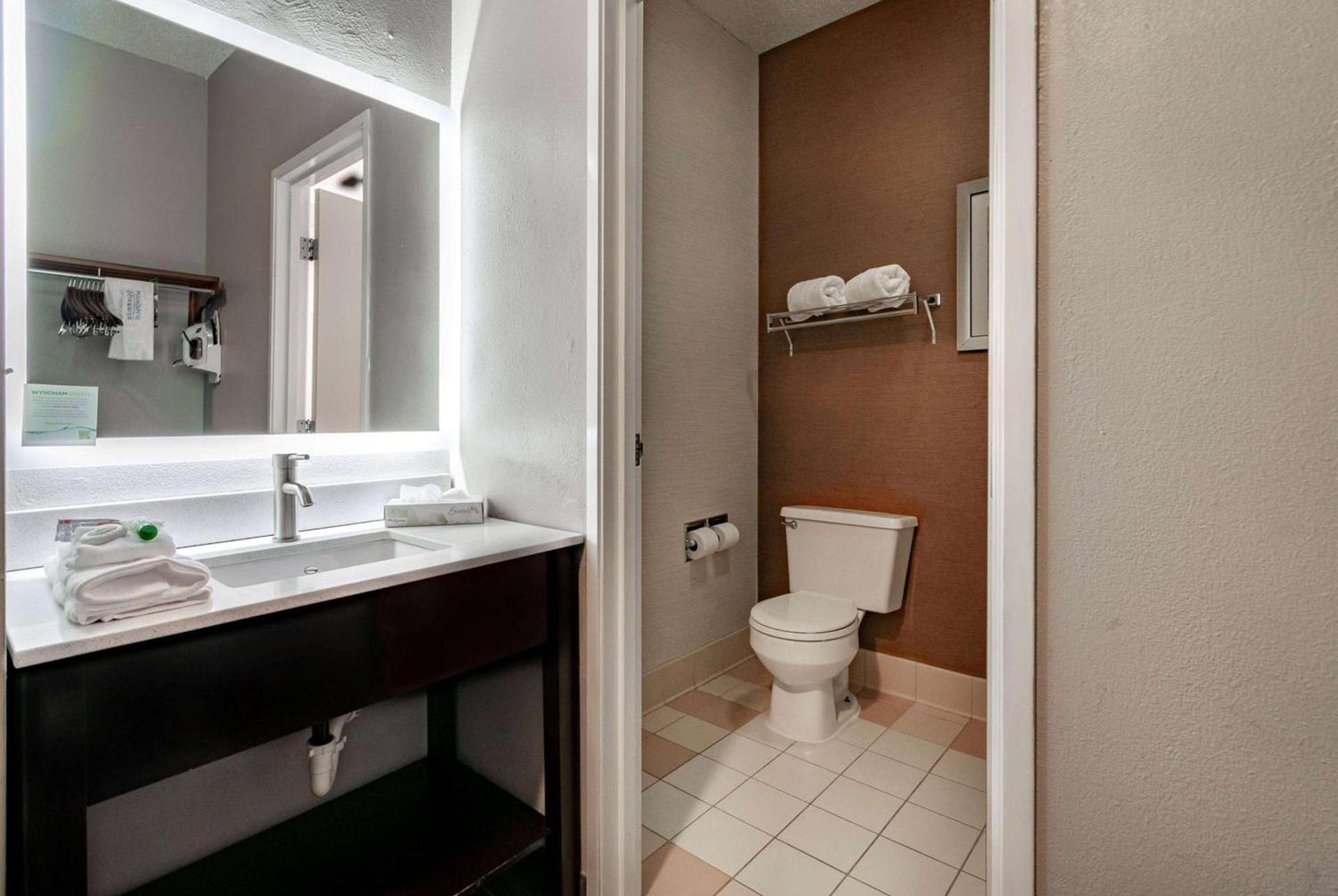 Wingate by Wyndham Great Falls photo 12
