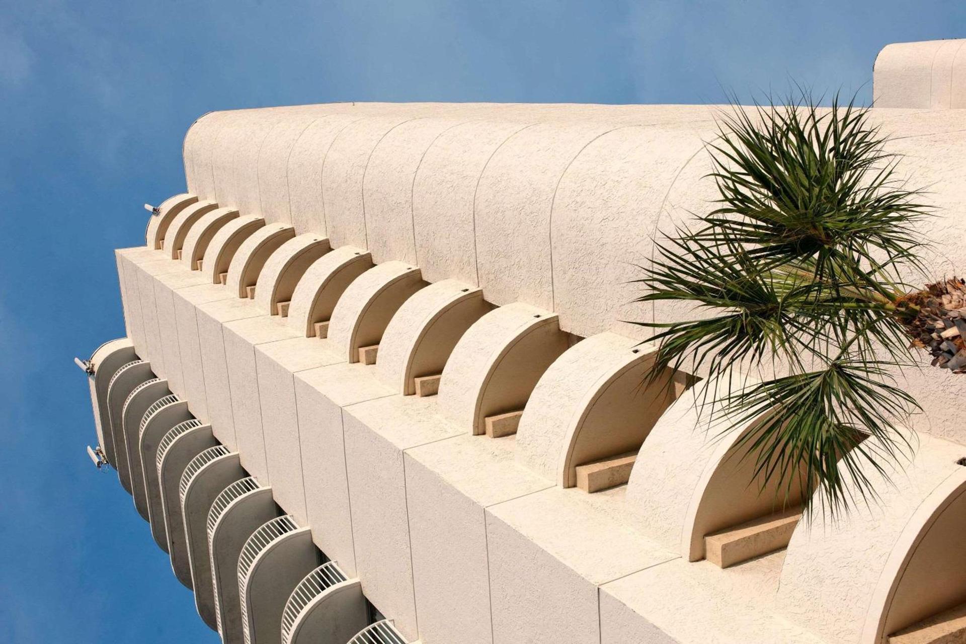 Radisson Suite Hotel Oceanfront photo 3