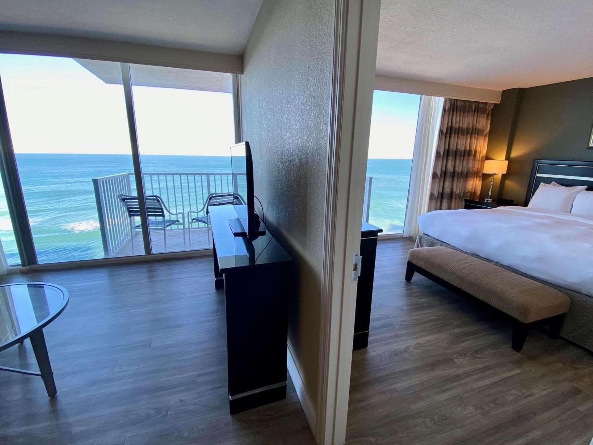 Radisson Suite Hotel Oceanfront photo 4
