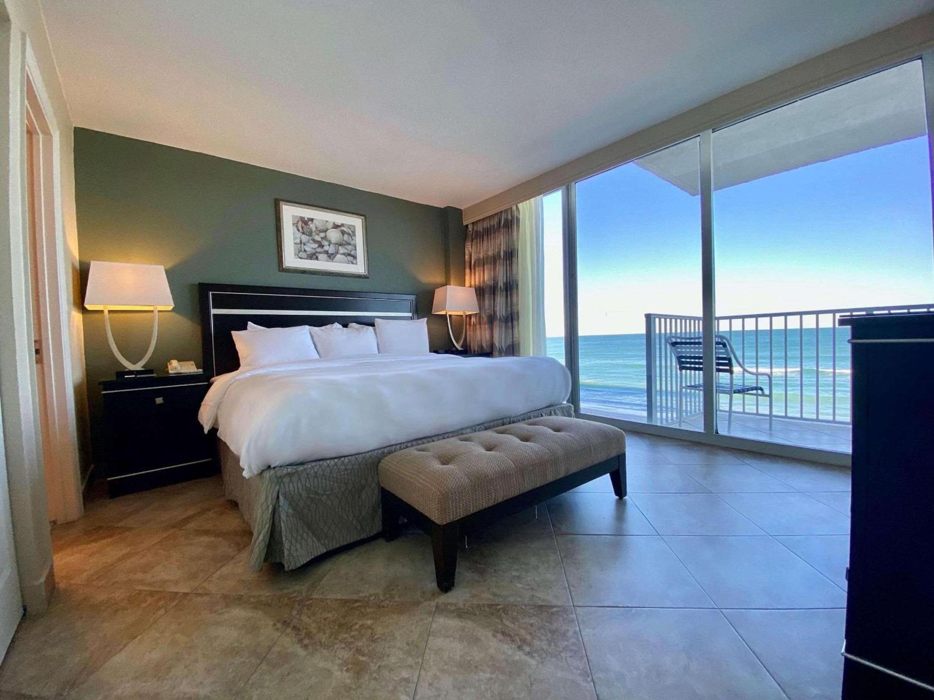 Radisson Suite Hotel Oceanfront photo 7