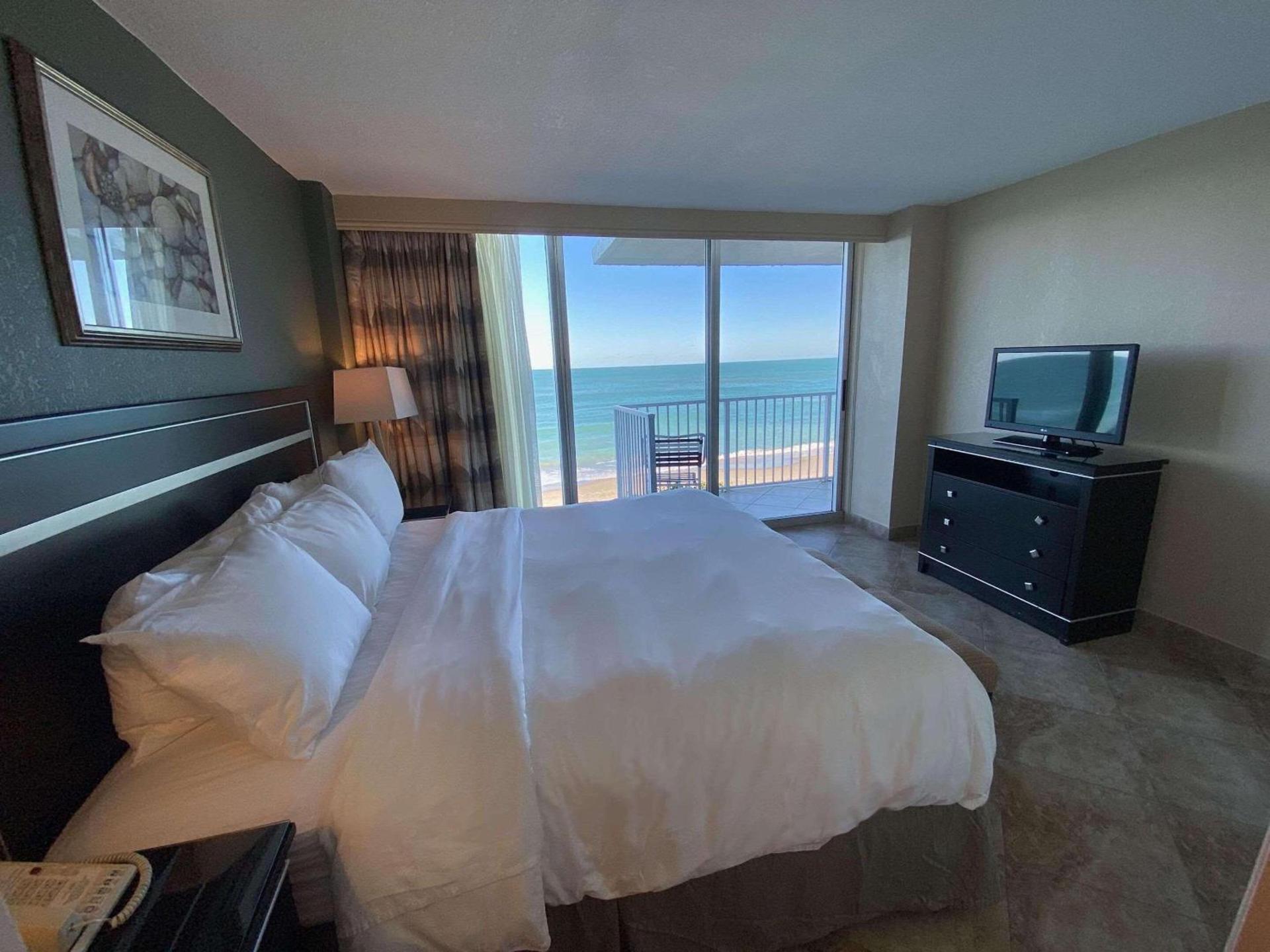 Radisson Suite Hotel Oceanfront photo 8
