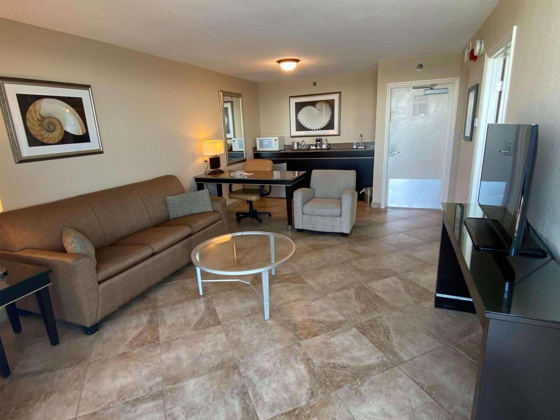 Radisson Suite Hotel Oceanfront photo 10