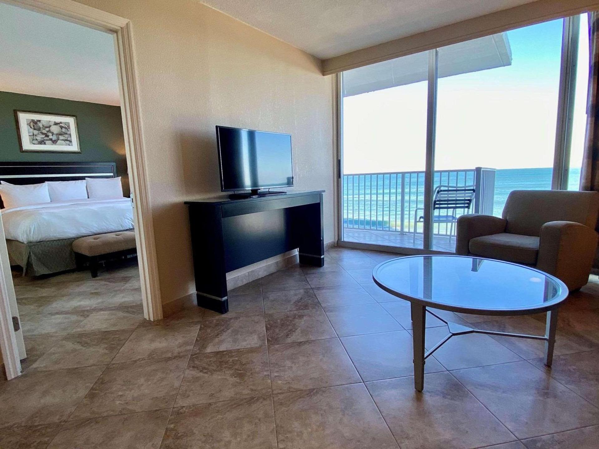Radisson Suite Hotel Oceanfront photo 15