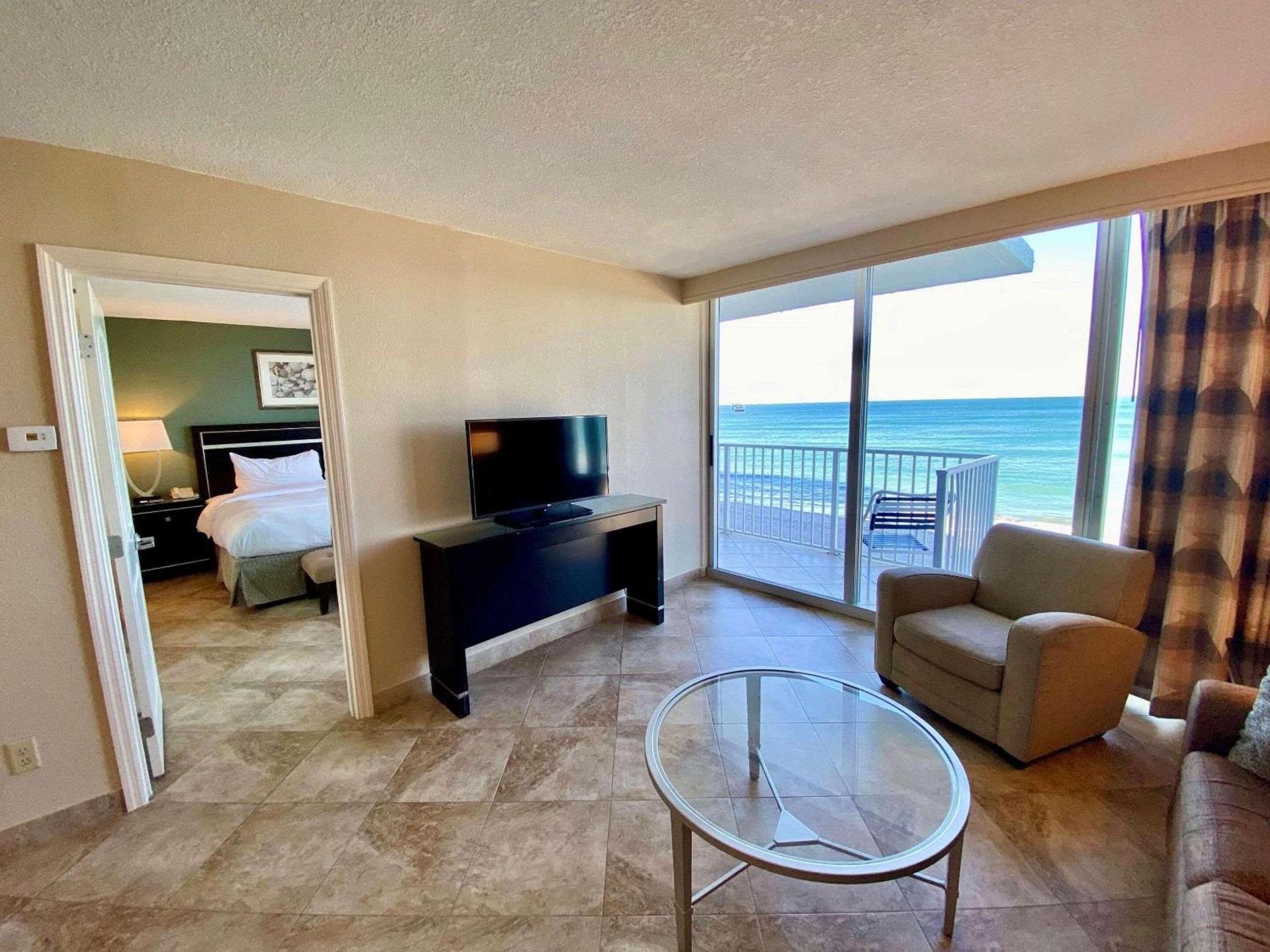 Radisson Suite Hotel Oceanfront photo 25