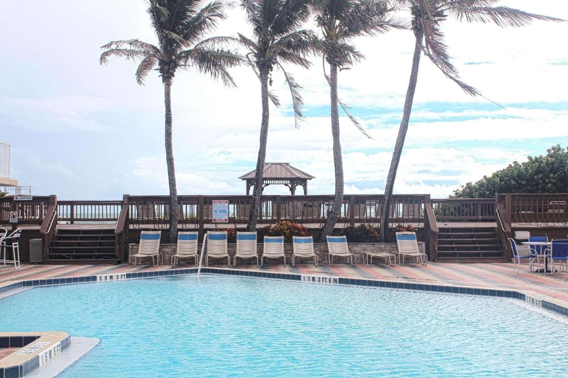 Radisson Suite Hotel Oceanfront photo 28