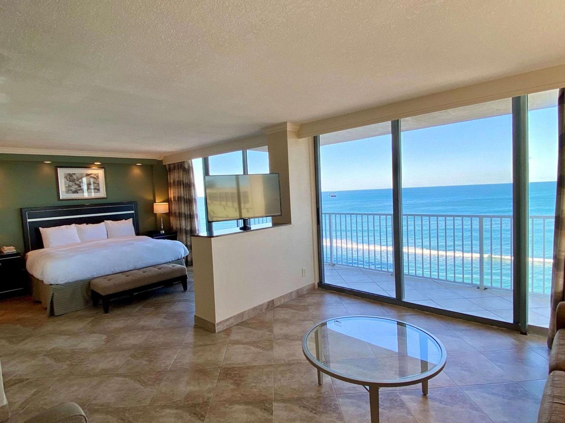 Radisson Suite Hotel Oceanfront photo 27