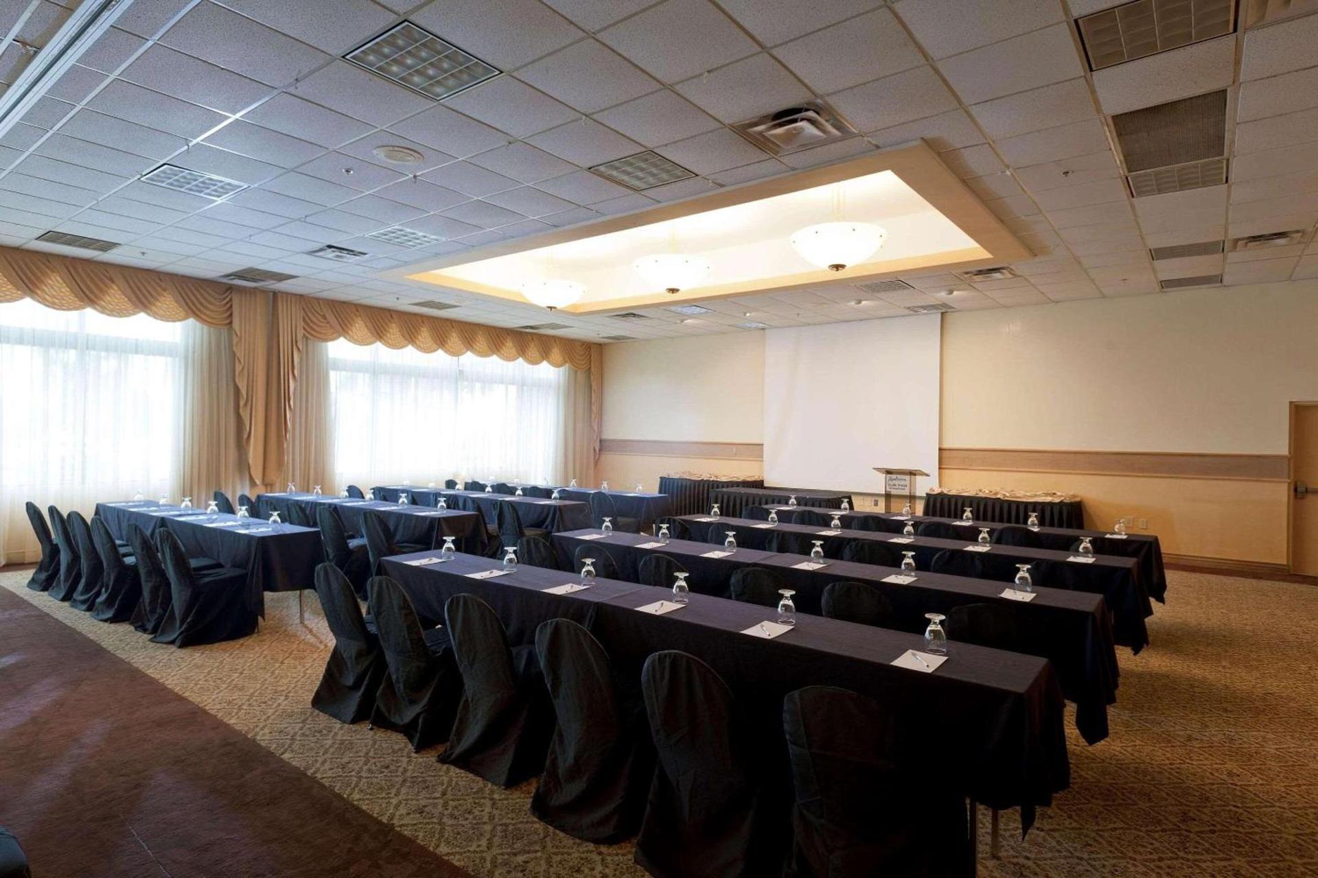 Radisson Suite Hotel Oceanfront photo 29