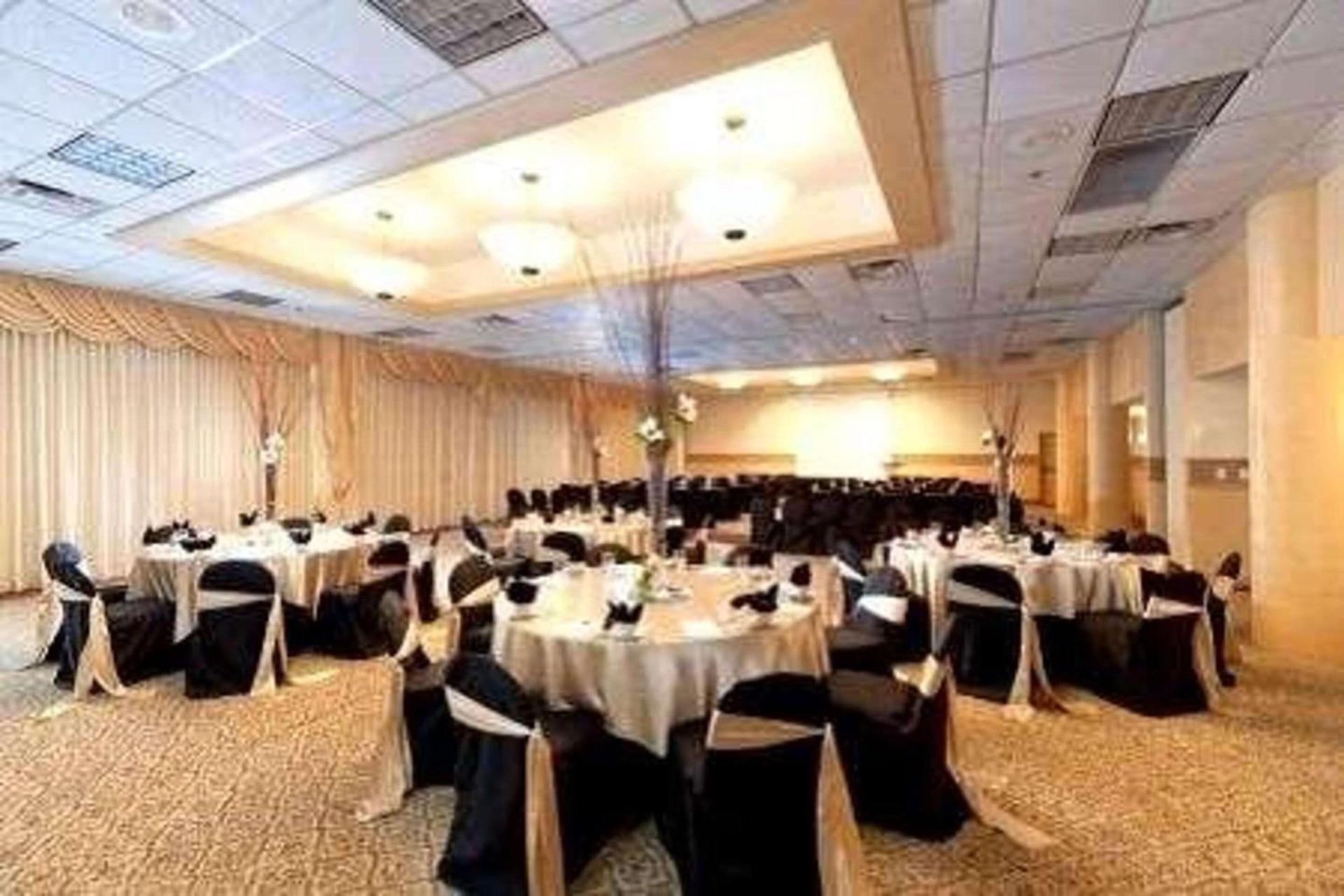 Radisson Suite Hotel Oceanfront photo 32
