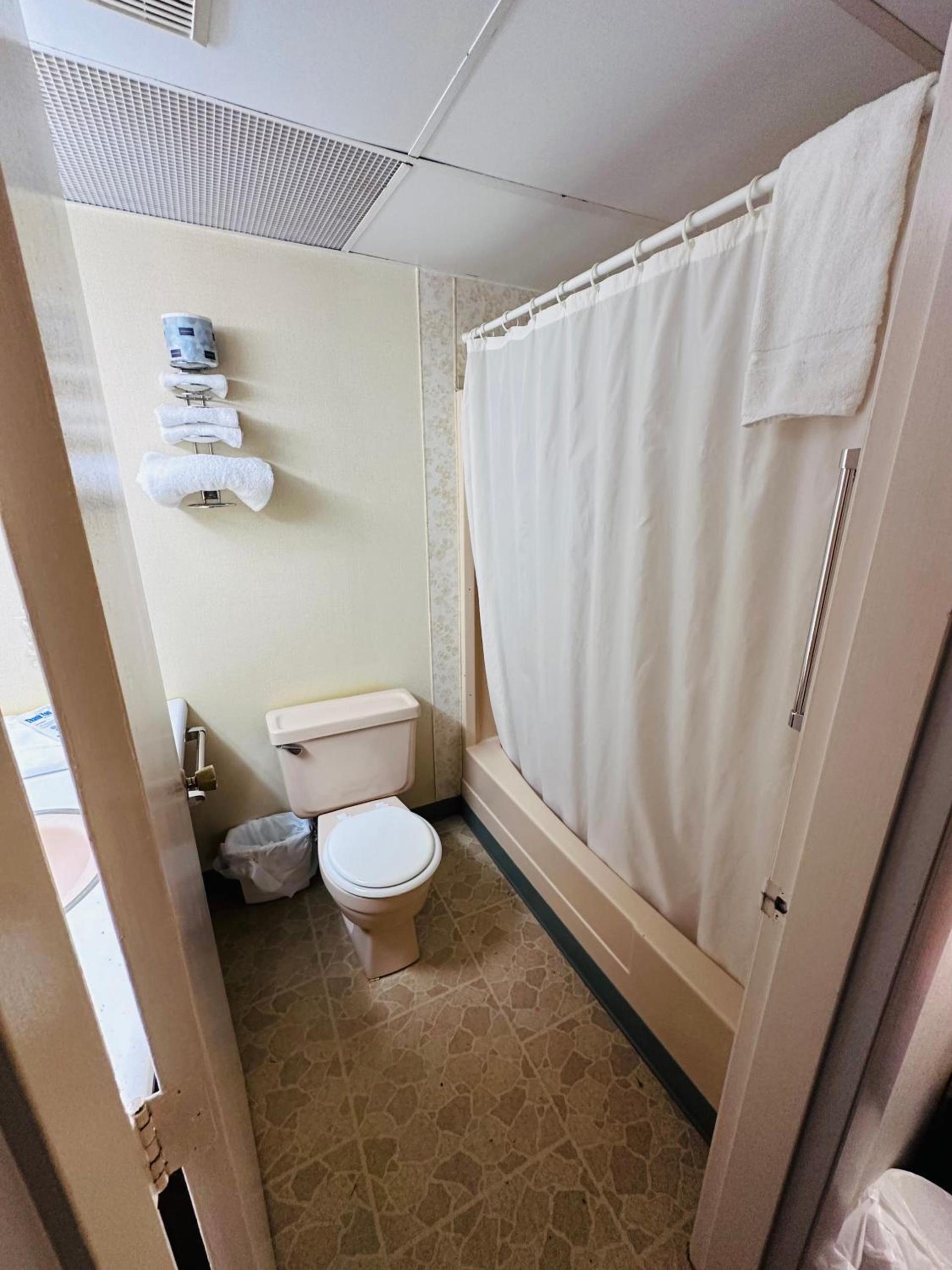 Pamola Motor Lodge photo 19