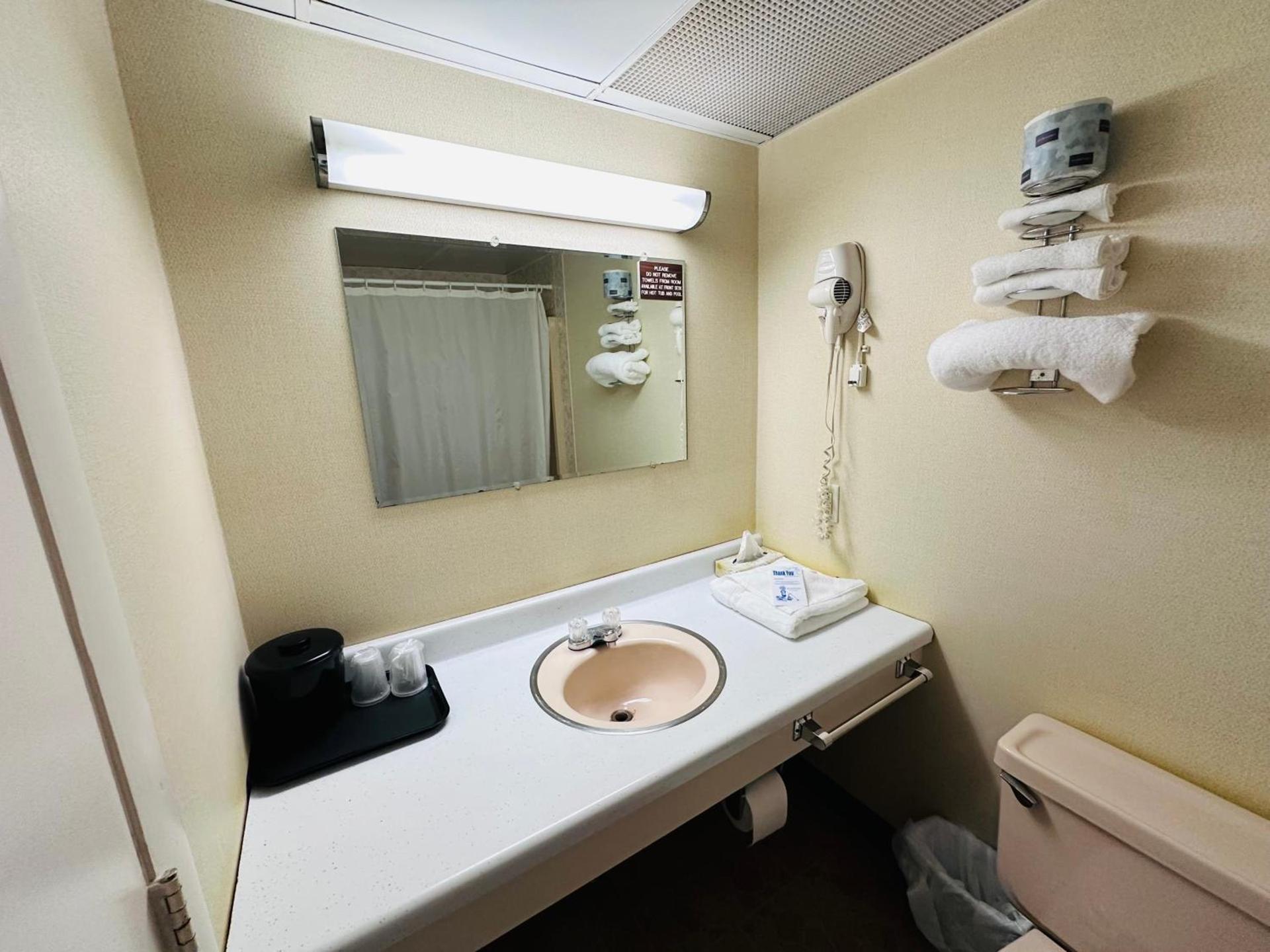 Pamola Motor Lodge photo 11