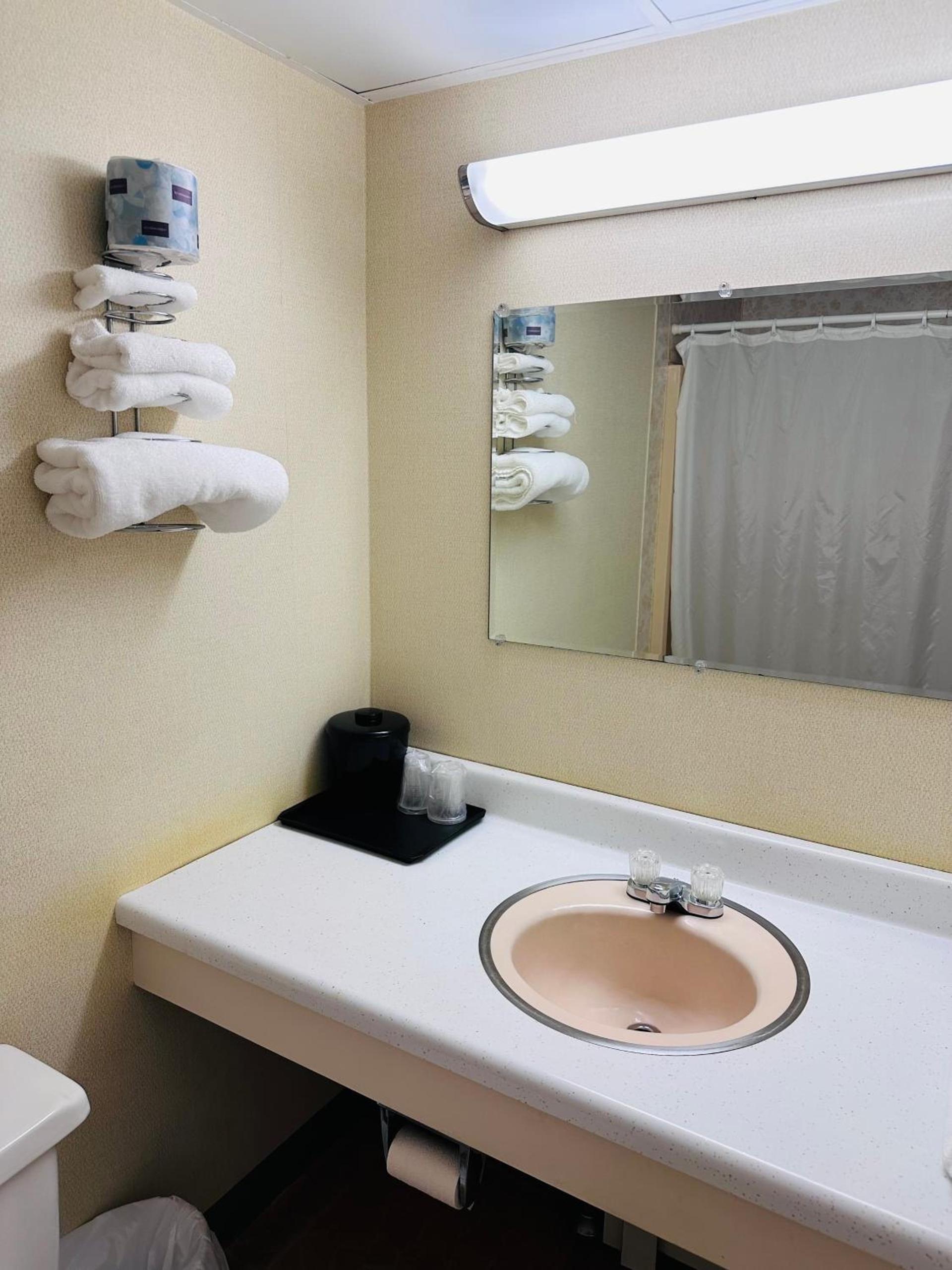Pamola Motor Lodge photo 12
