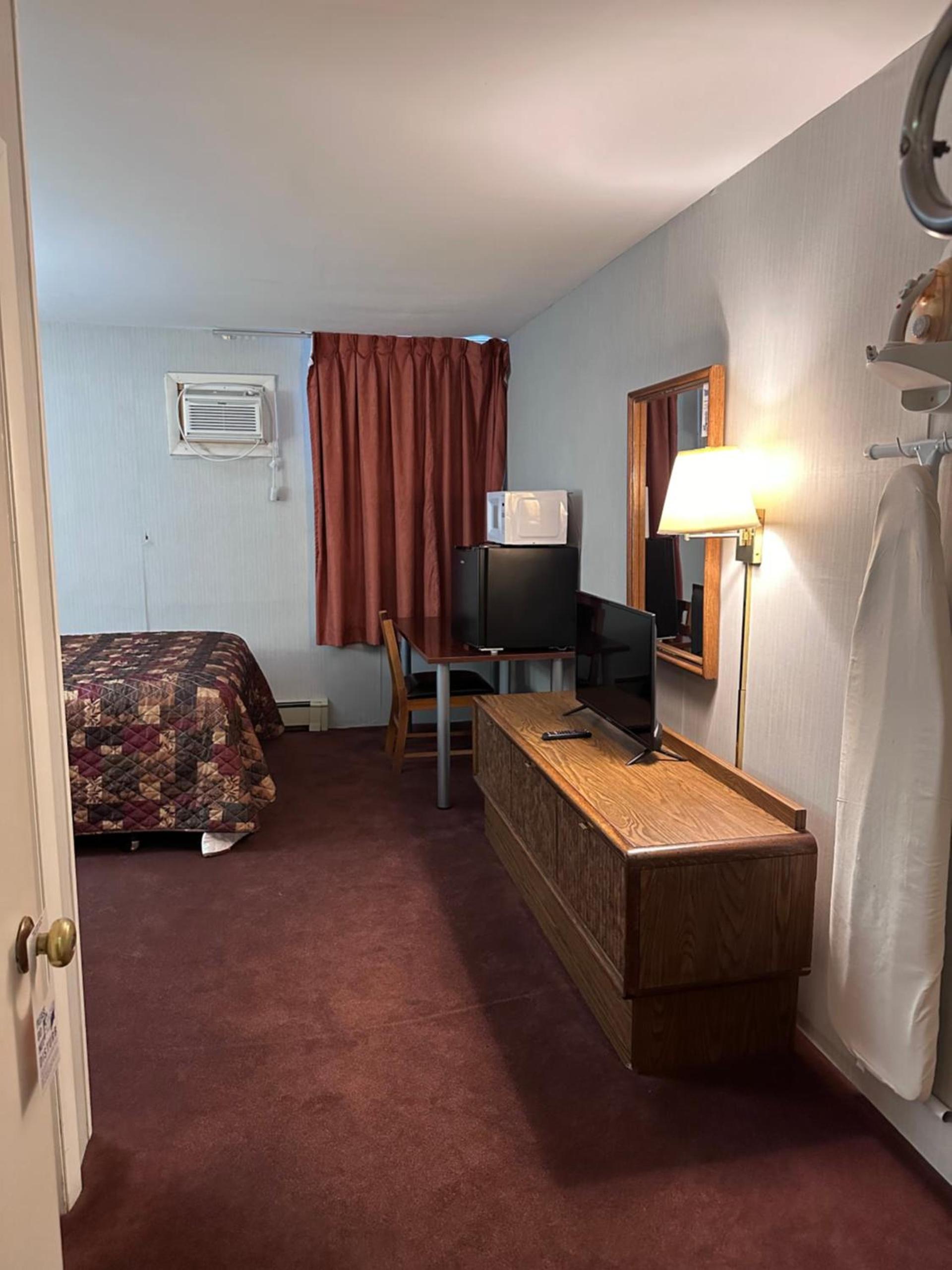 Pamola Motor Lodge photo 25