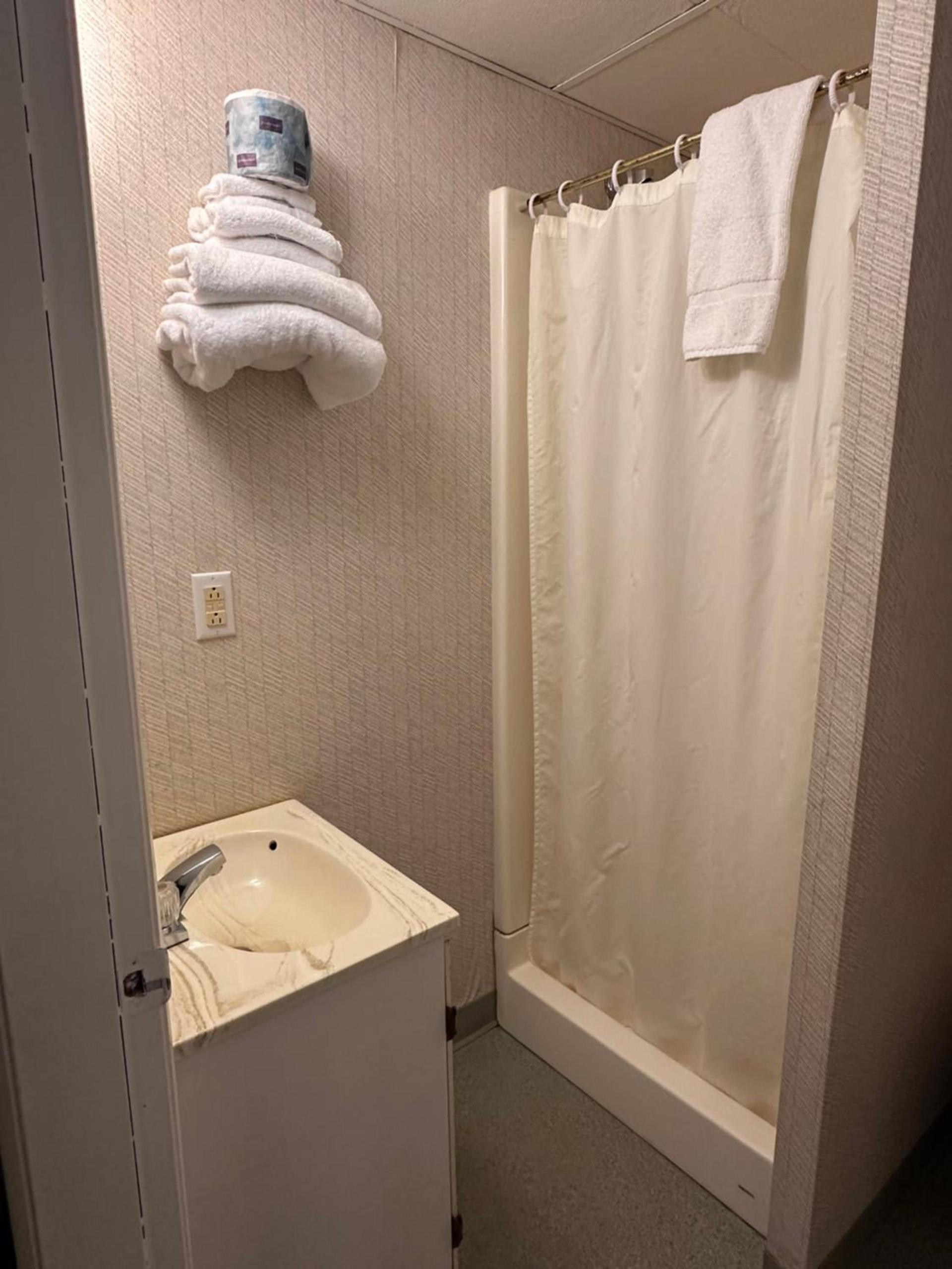 Pamola Motor Lodge photo 22