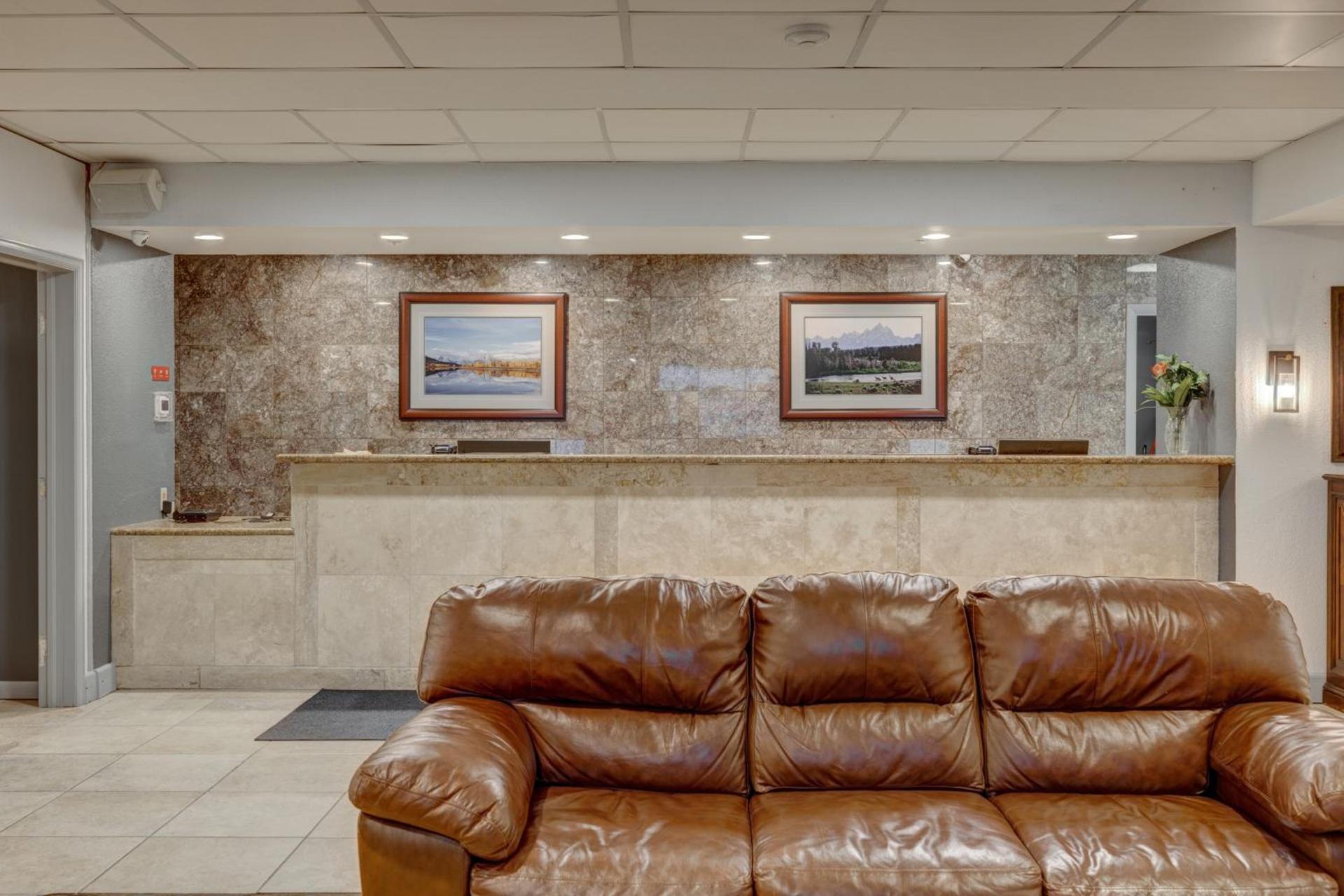 Riverside Hotel photo 39