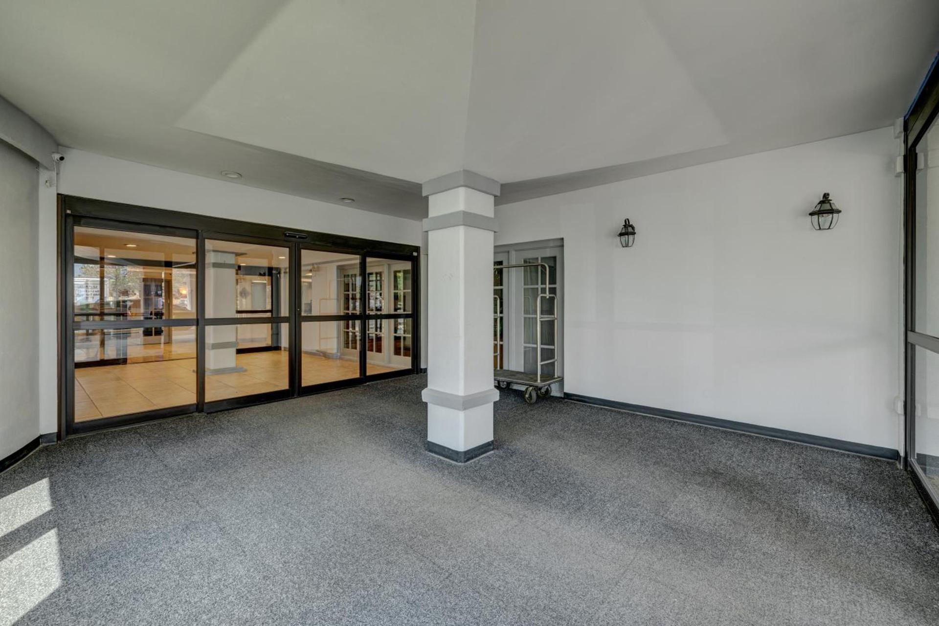 Riverside Hotel photo 41