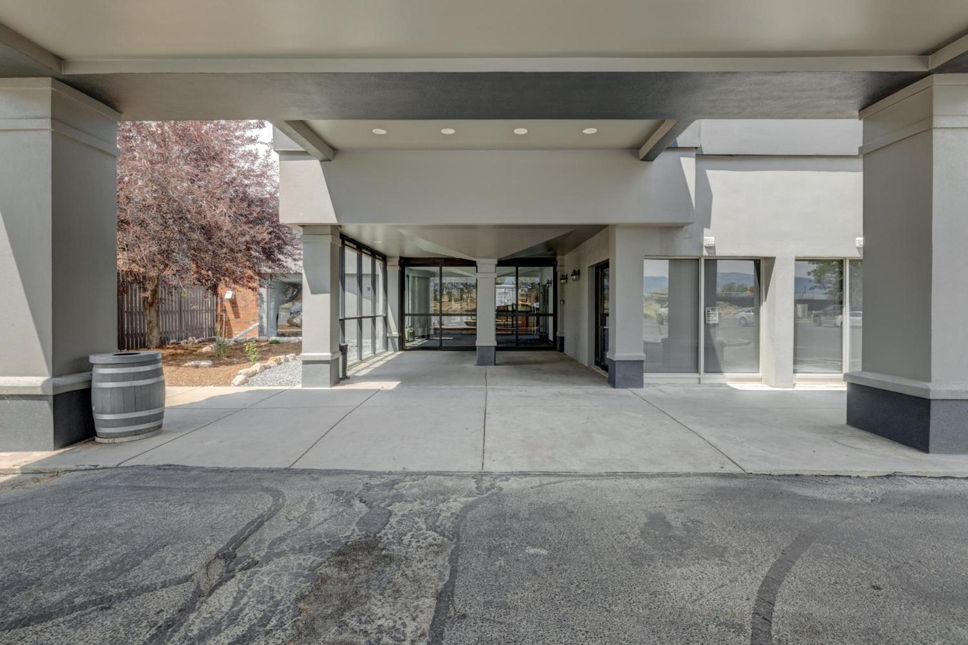 Riverside Hotel photo 42
