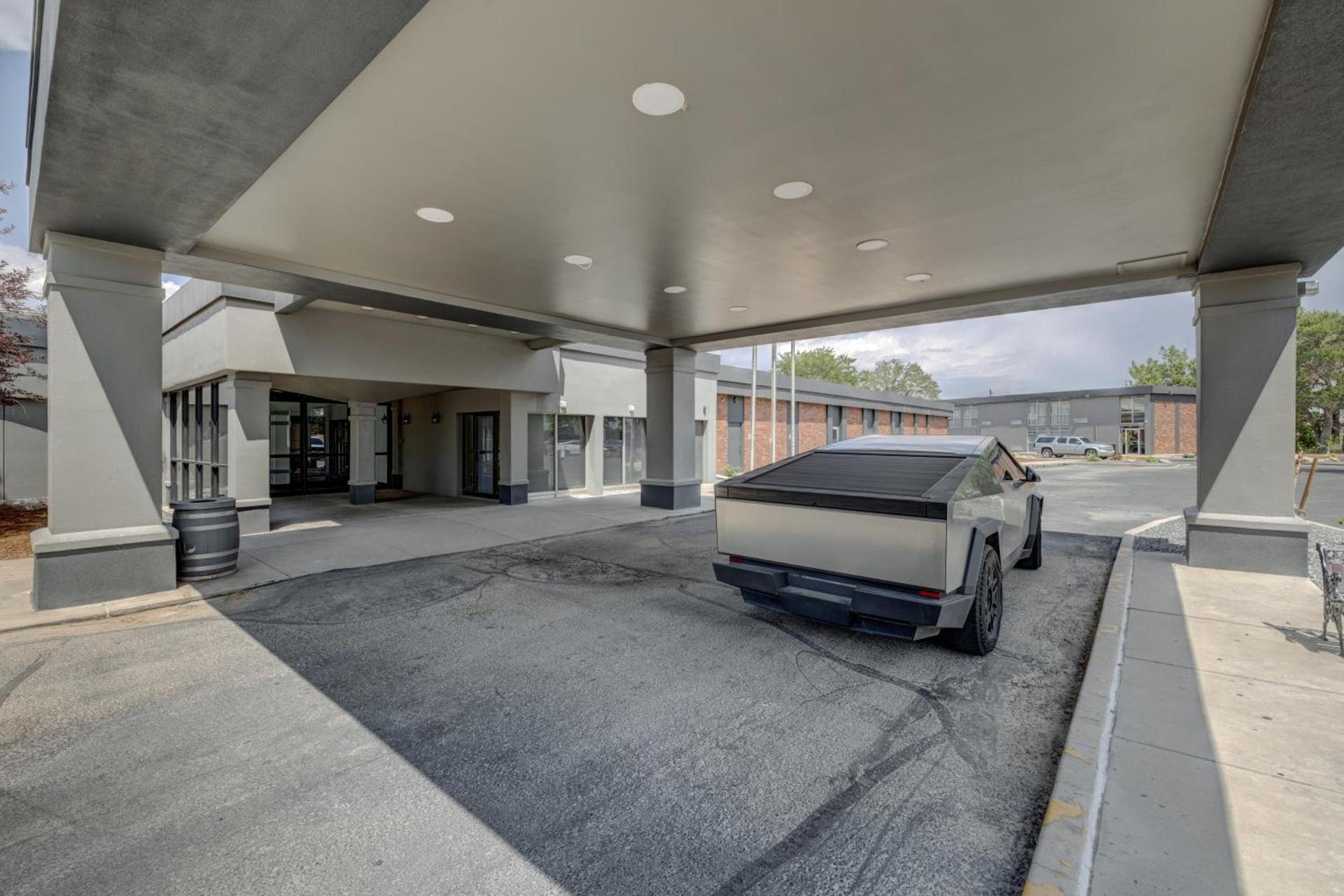 Riverside Hotel photo 44