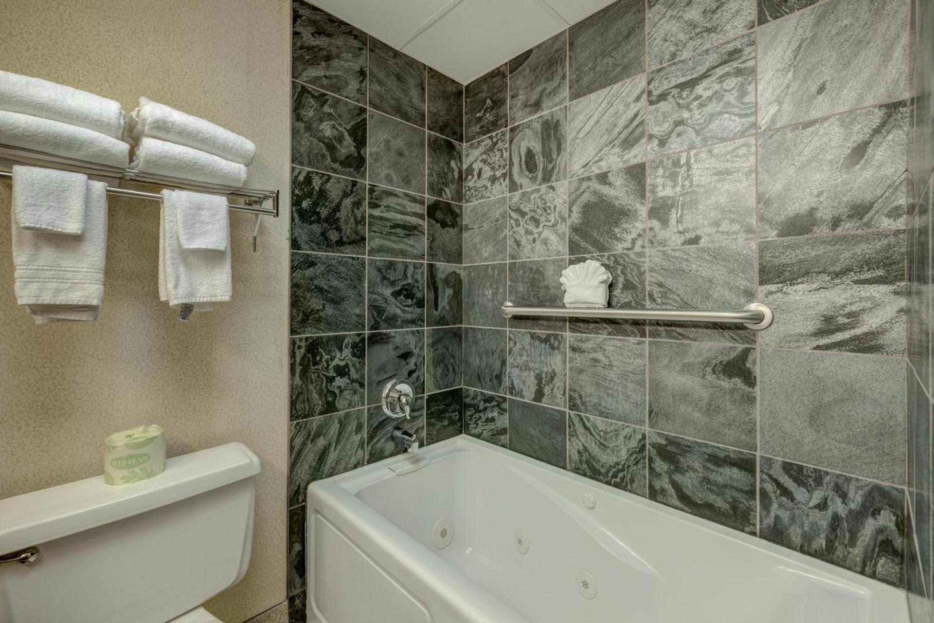 Riverside Hotel photo 91