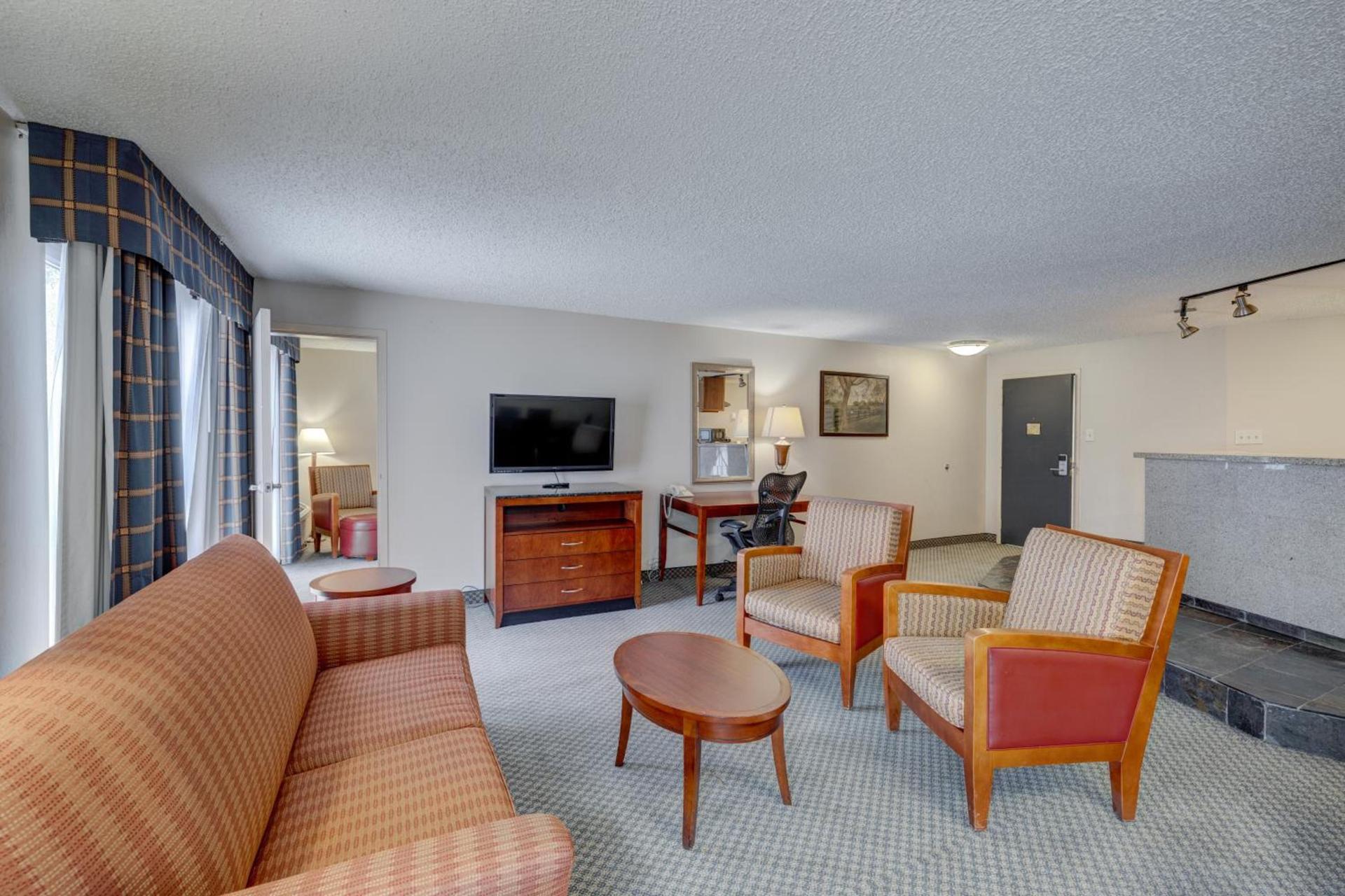 Riverside Hotel photo 70
