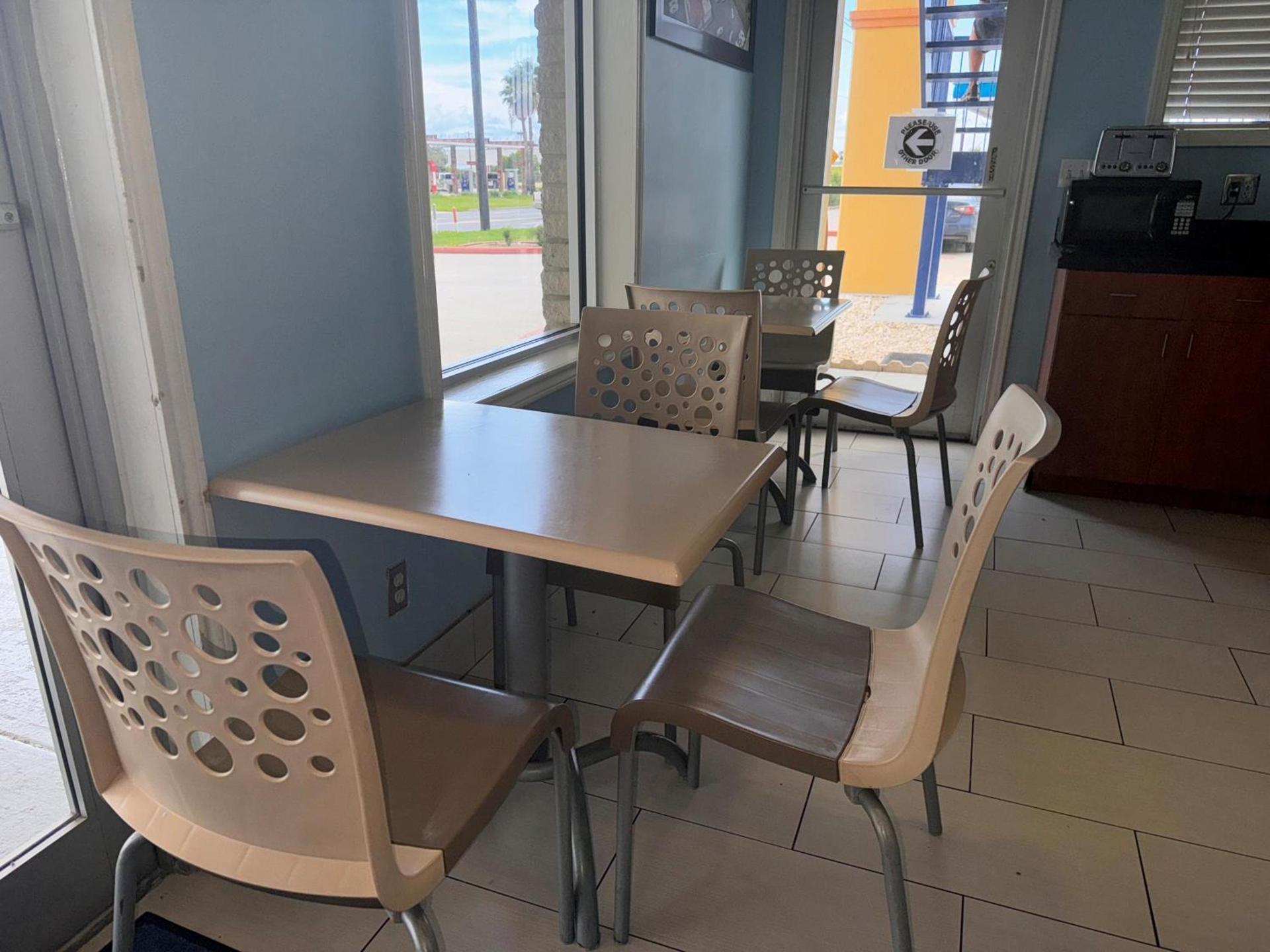 Howard Johnson by Wyndham Galveston photo 38