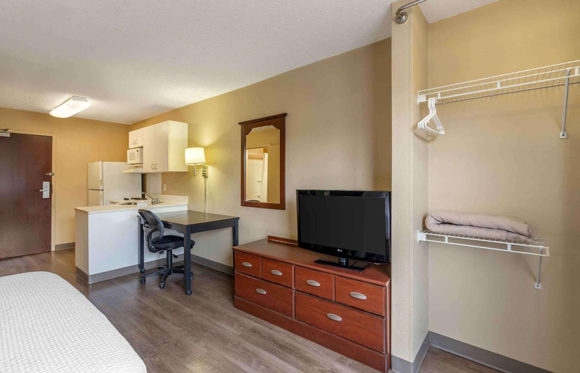 Extended Stay America Suites - Chicago - Woodfield Mall photo 12