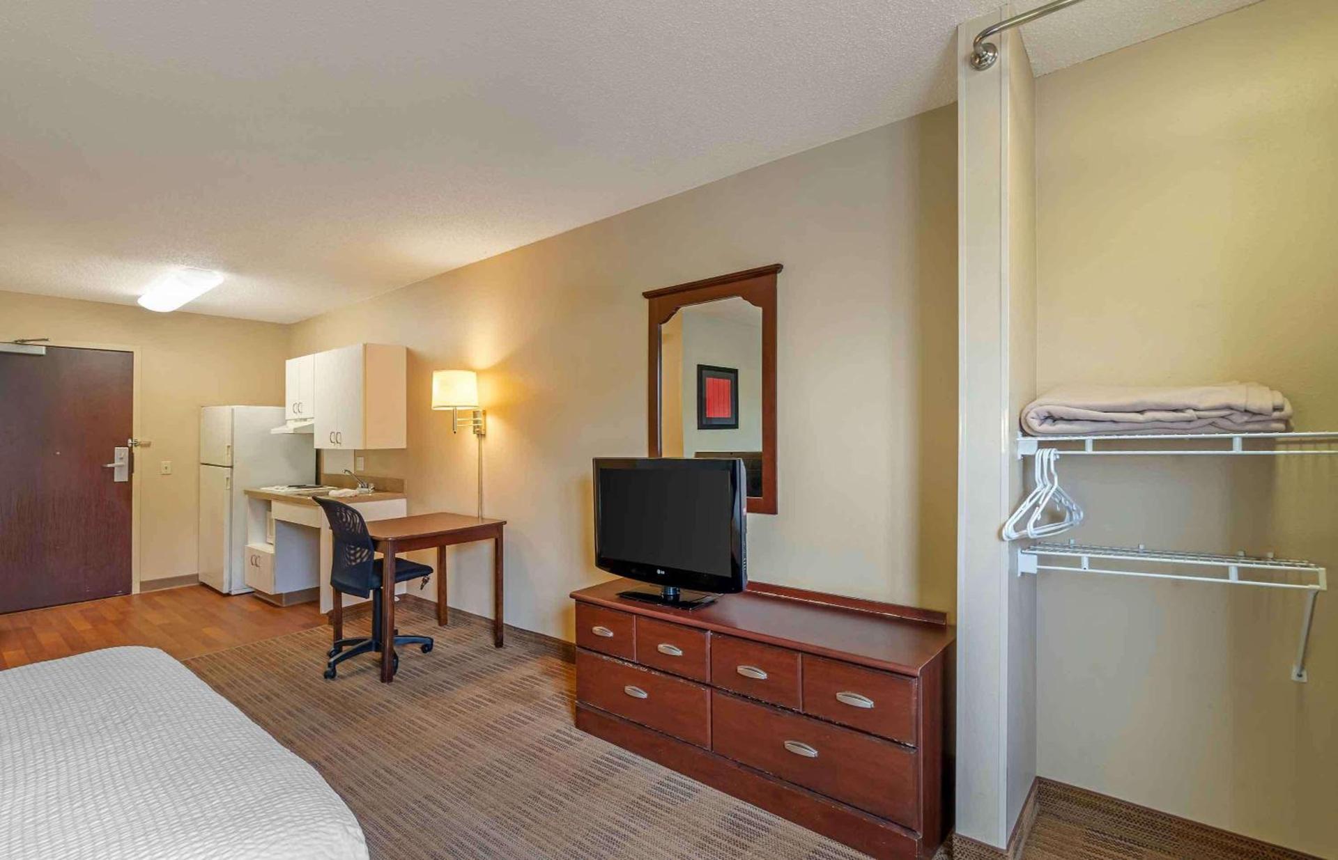 Extended Stay America Suites - Chicago - Woodfield Mall photo 17