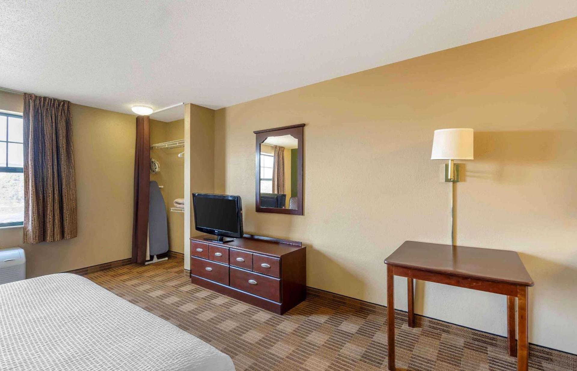 Extended Stay America Suites - Chicago - Woodfield Mall photo 22