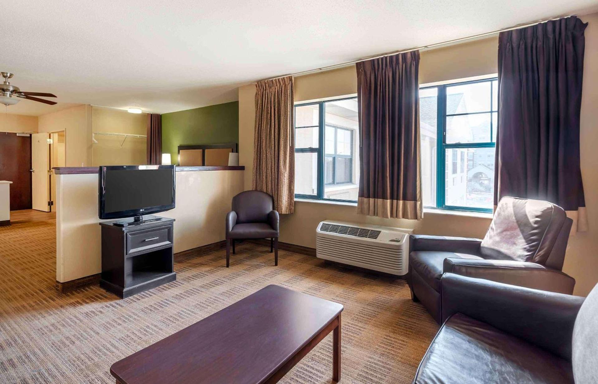 Extended Stay America Suites - Chicago - Woodfield Mall photo 32