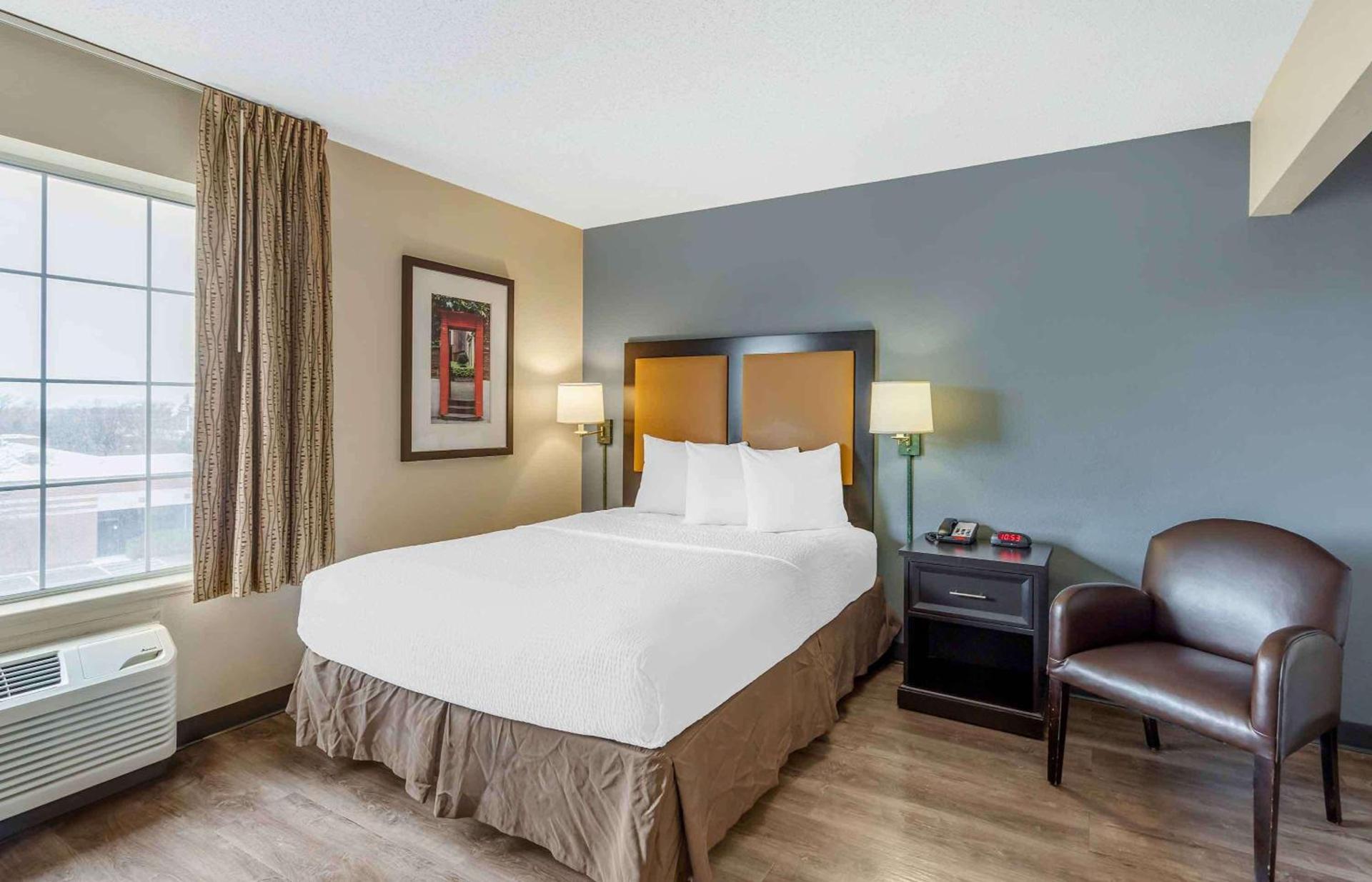 Extended Stay America Select Suites - Chicago - Naperville - East photo 7