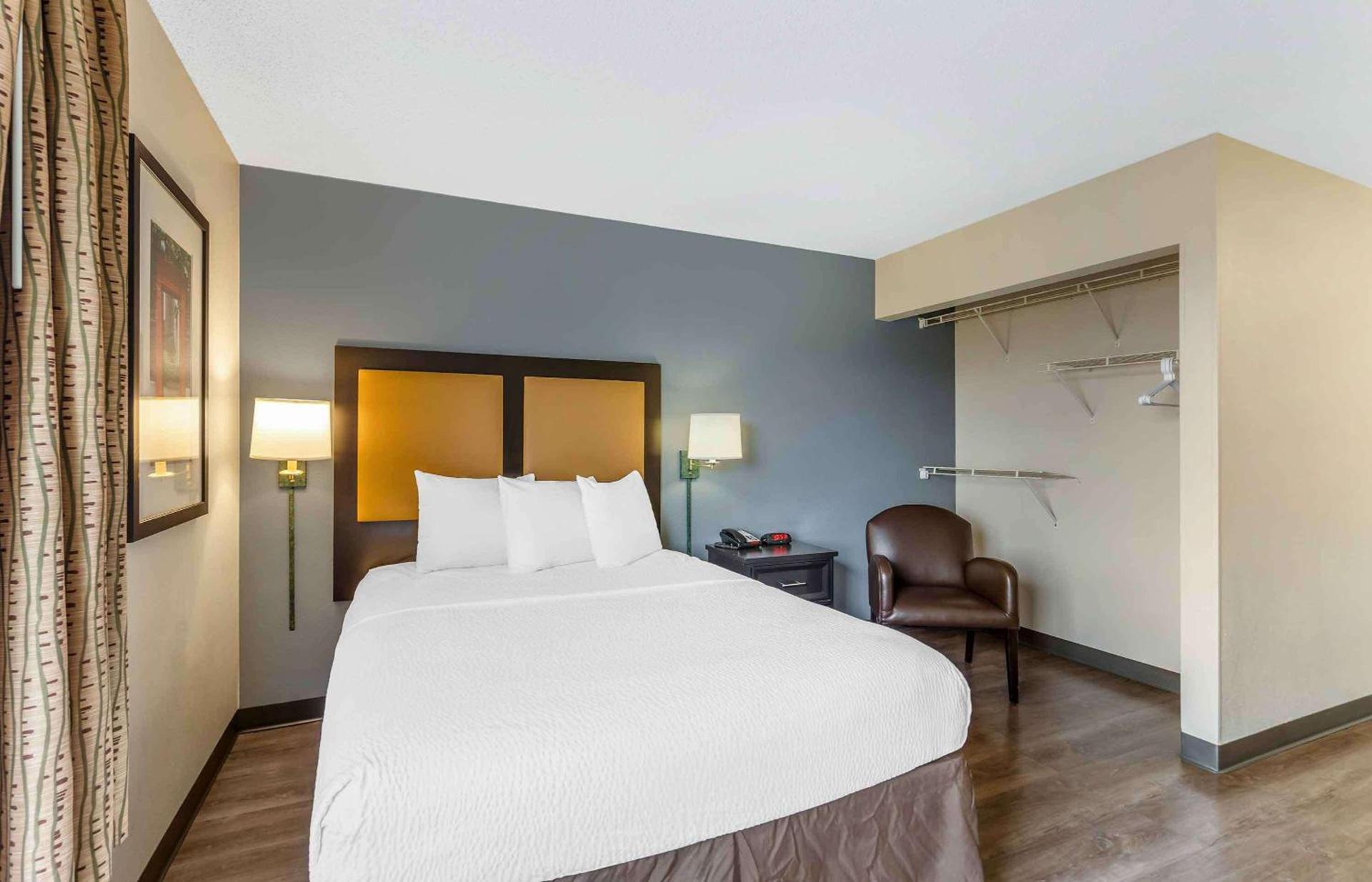 Extended Stay America Select Suites - Chicago - Naperville - East photo 8