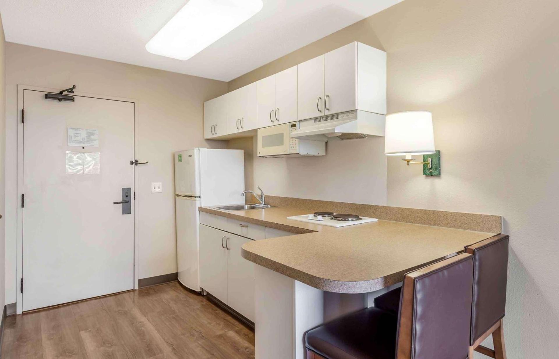 Extended Stay America Select Suites - Chicago - Naperville - East photo 10