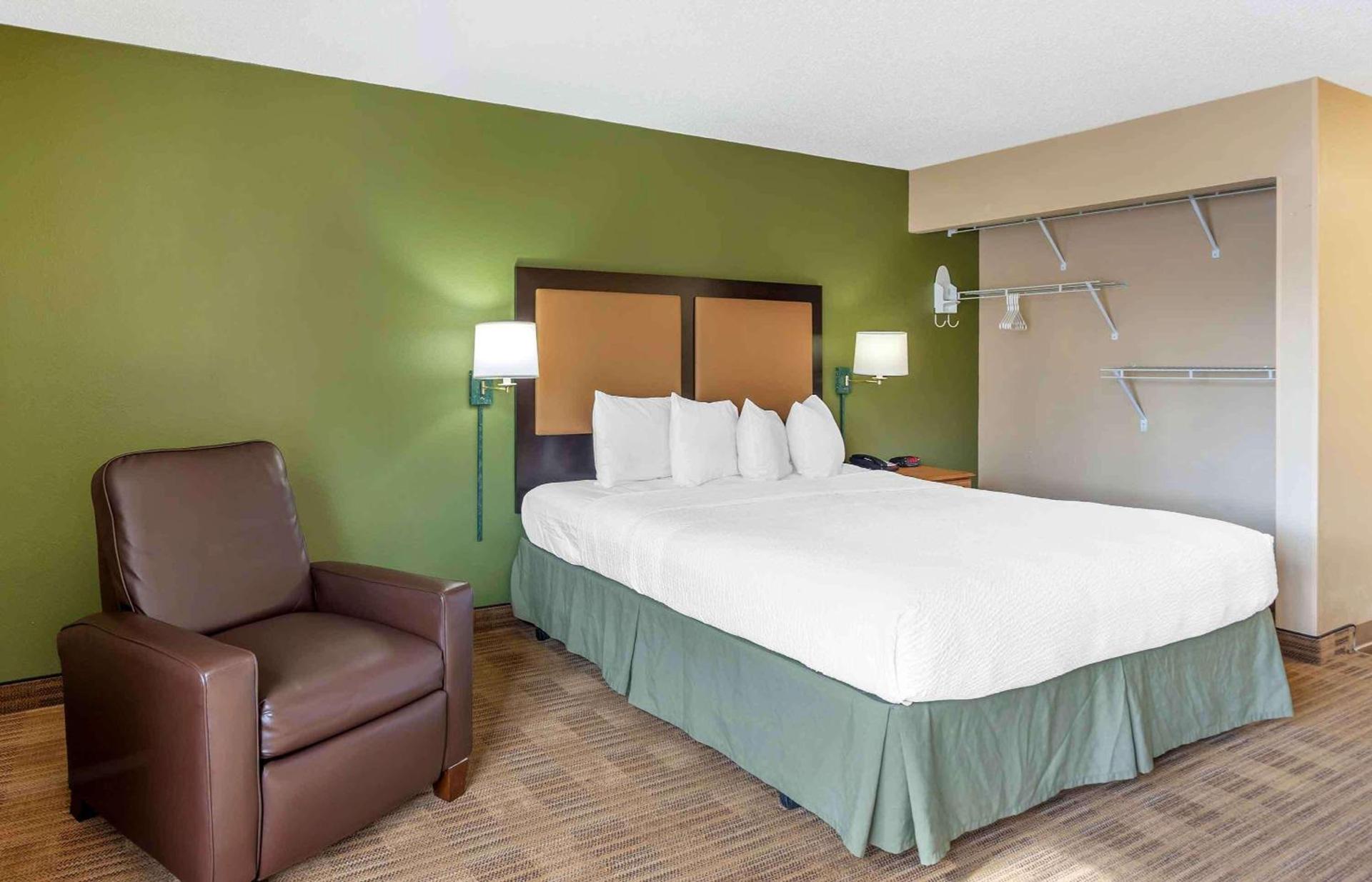 Extended Stay America Select Suites - Chicago - Naperville - East photo 17