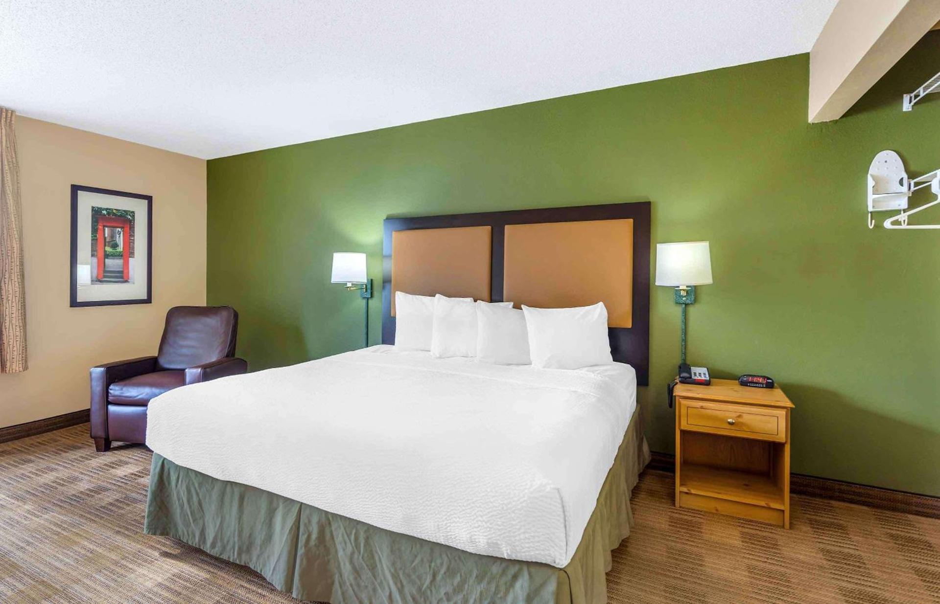 Extended Stay America Select Suites - Chicago - Naperville - East photo 16