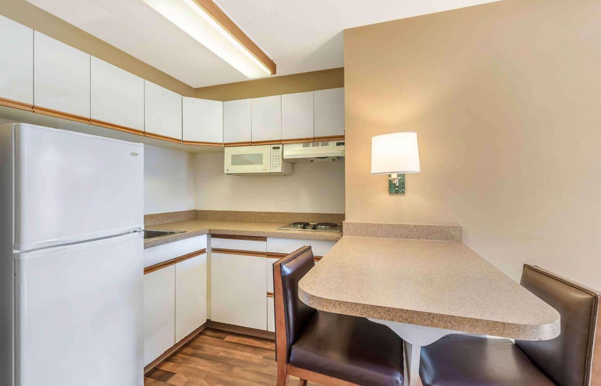 Extended Stay America Select Suites - Chicago - Naperville - East photo 32