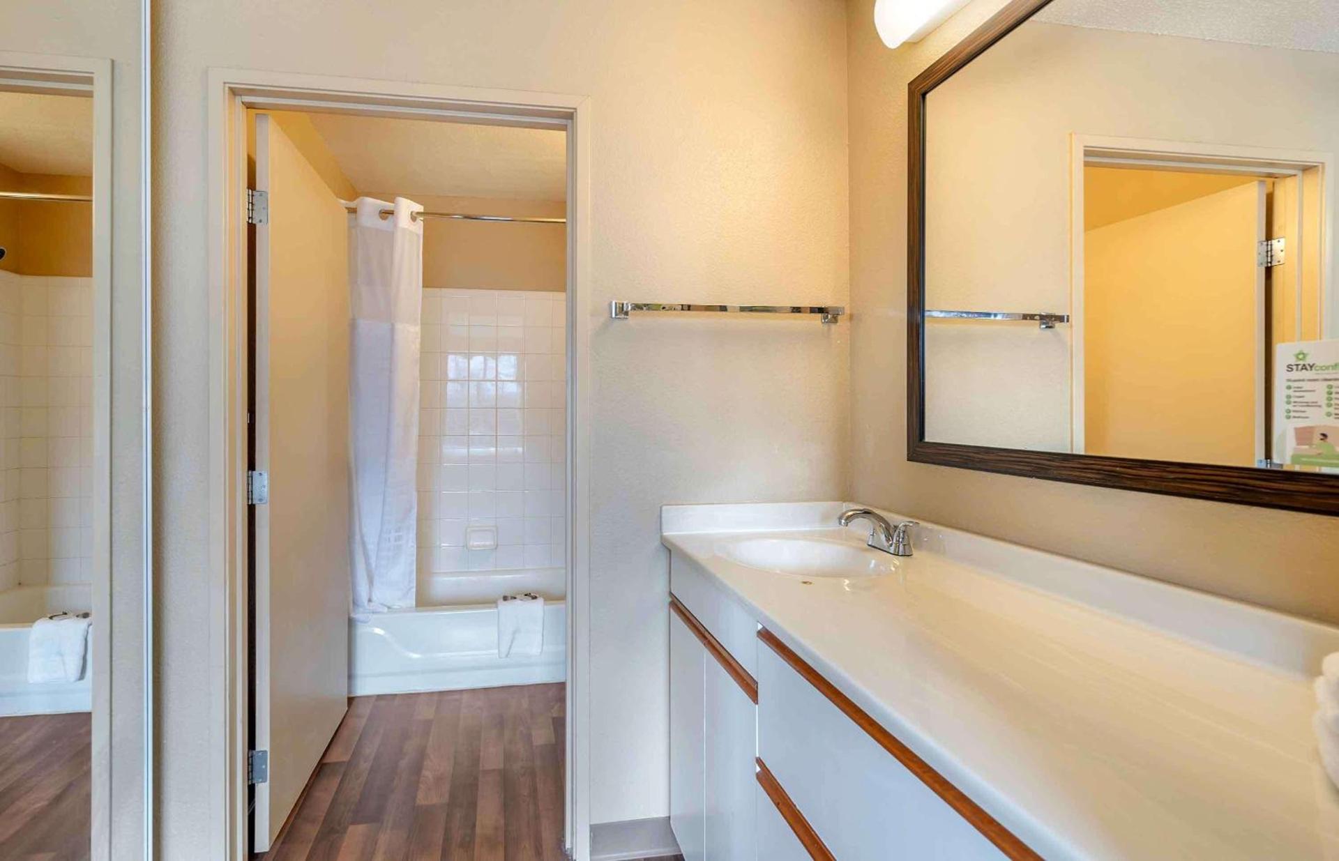 Extended Stay America Select Suites - Chicago - Westmont - Oak Brook photo 19