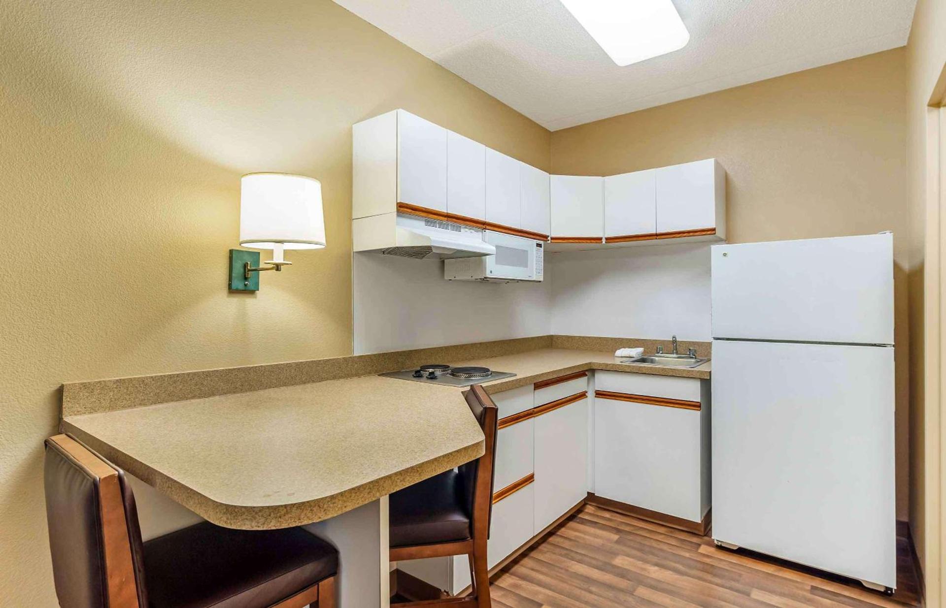Studio 6 Extended Stay Chicago Vernon Hills Lincolnshire IL photo 21