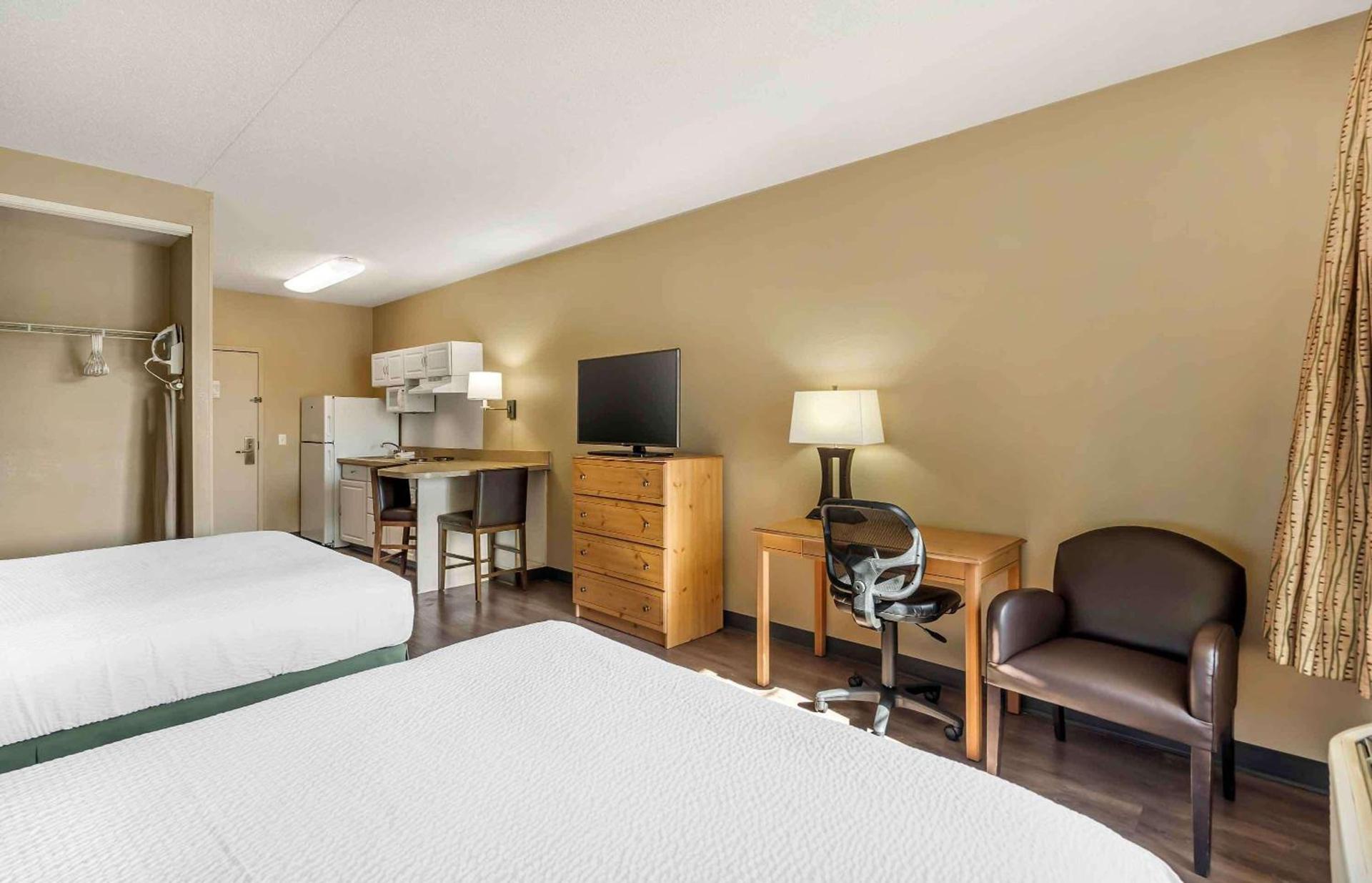 Studio 6 Extended Stay Chicago Vernon Hills Lincolnshire IL photo 25