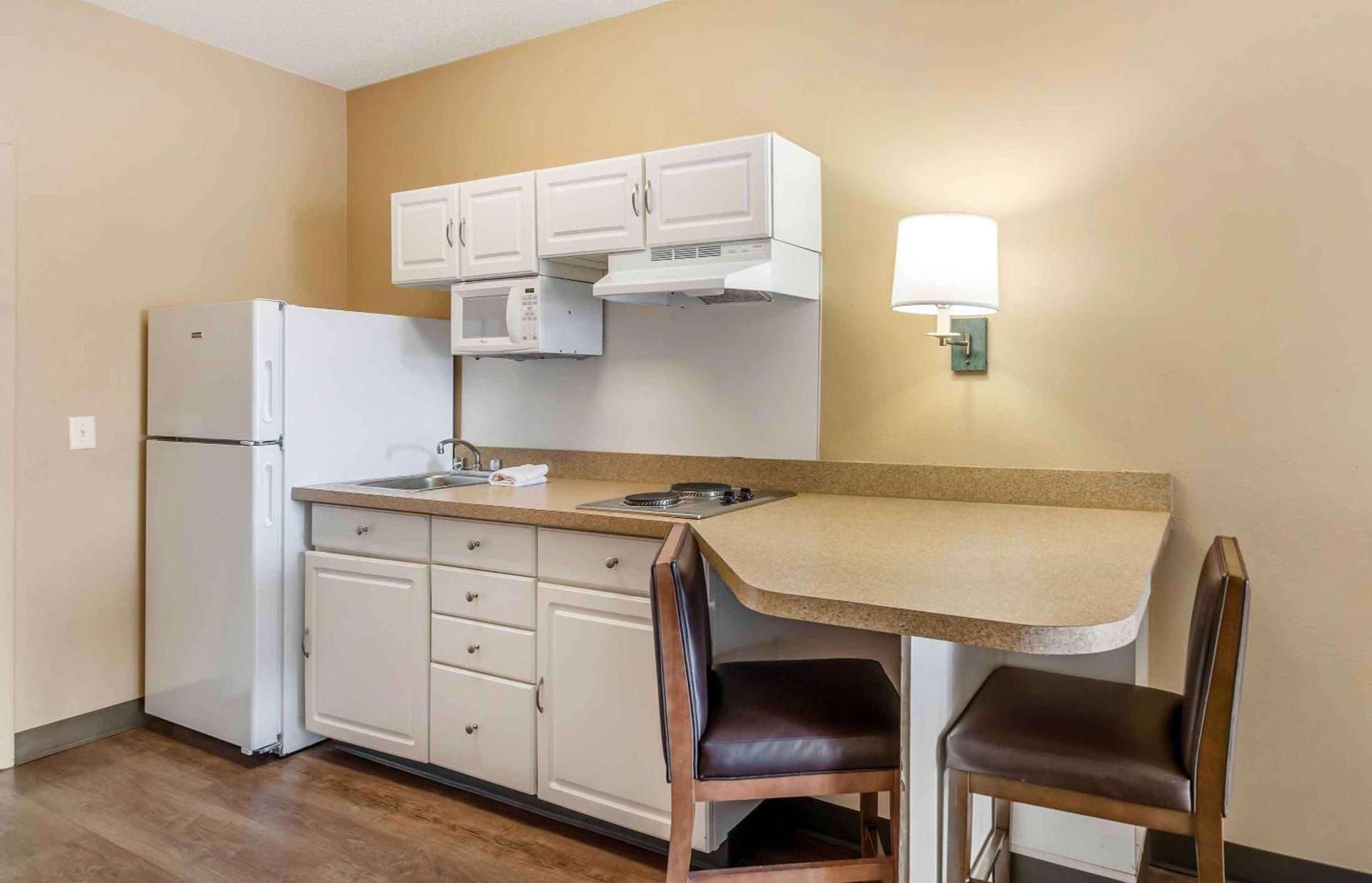 Studio 6 Extended Stay Chicago Vernon Hills Lincolnshire IL photo 26
