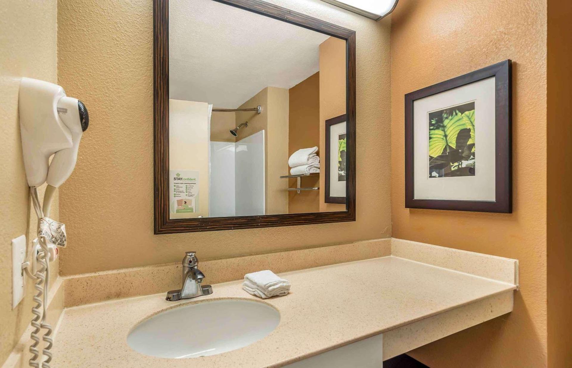 Studio 6 Extended Stay Chicago Vernon Hills Lincolnshire IL photo 27