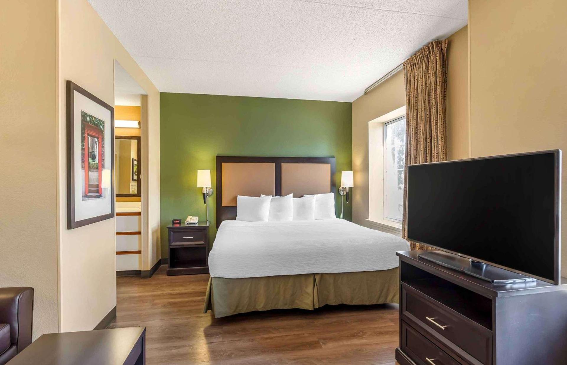 Studio 6 Extended Stay Chicago Vernon Hills Lincolnshire IL photo 29