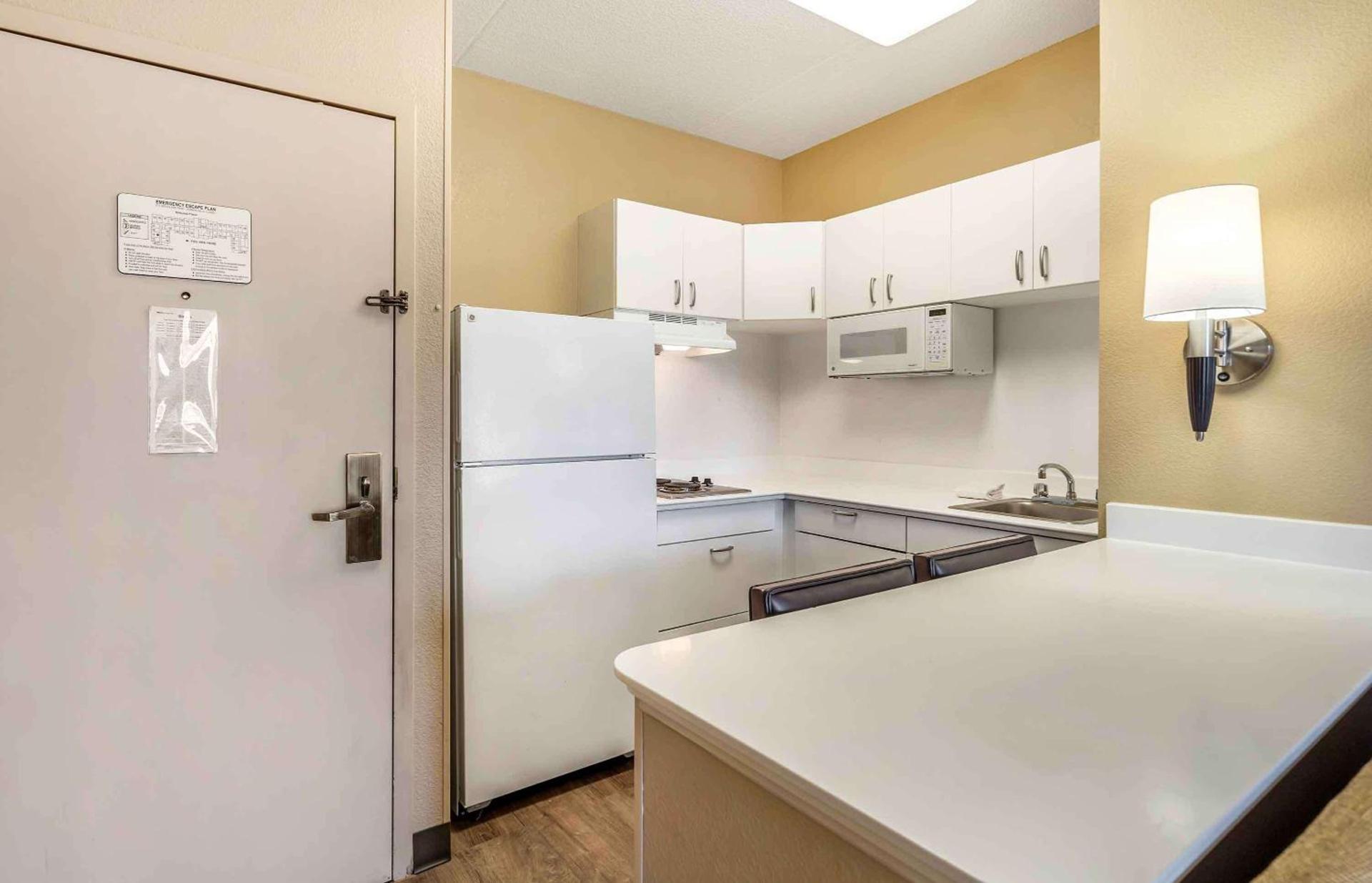 Studio 6 Extended Stay Chicago Vernon Hills Lincolnshire IL photo 31