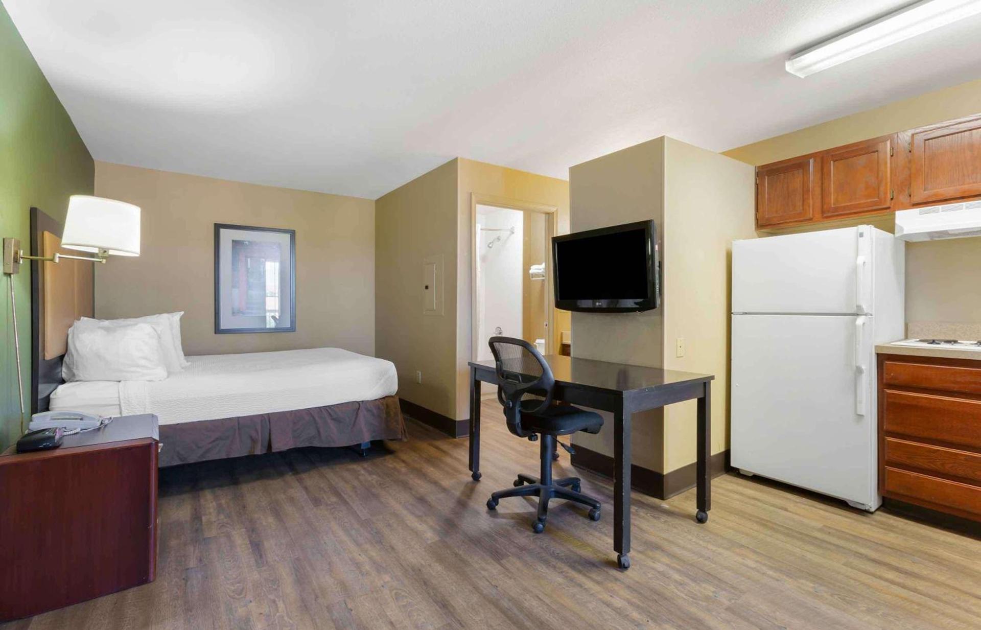 Extended Stay America Suites - Phoenix - Chandler - E Chandler Blvd photo 13