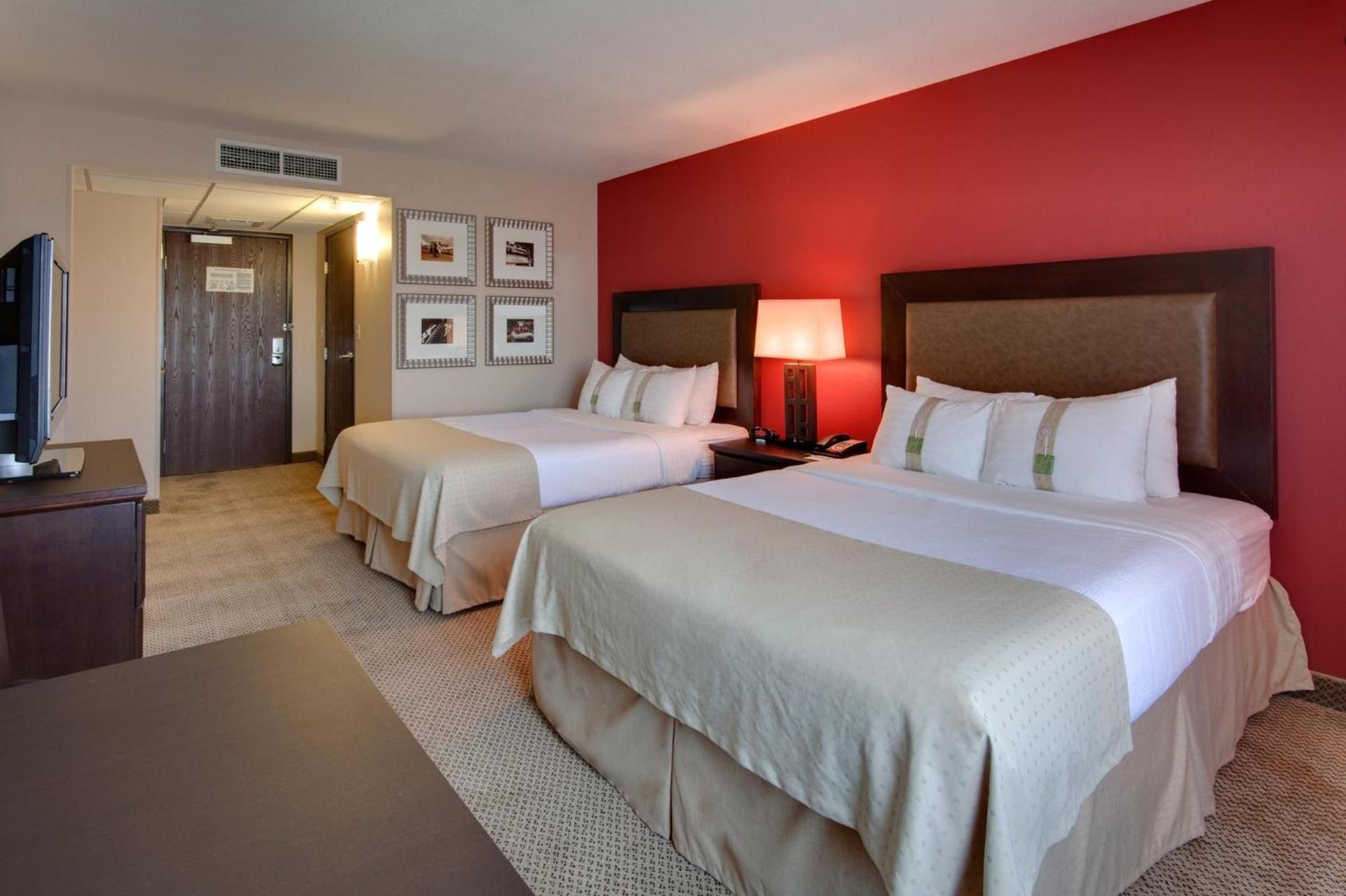 Holiday Inn & Suites Bakersfield by IHG photo 17
