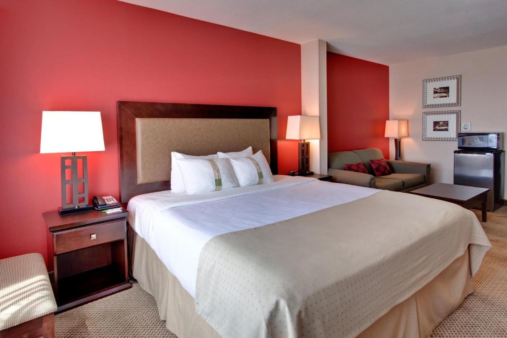 Holiday Inn & Suites Bakersfield by IHG photo 39
