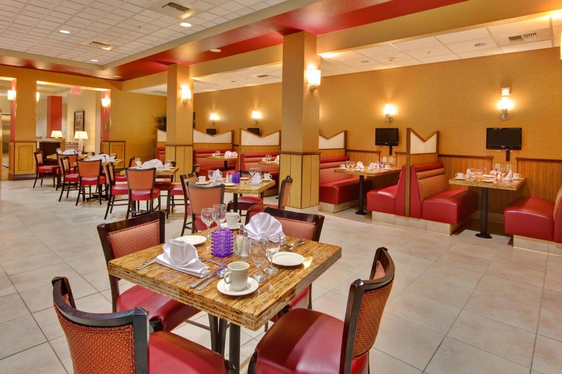 Holiday Inn & Suites Bakersfield by IHG photo 21