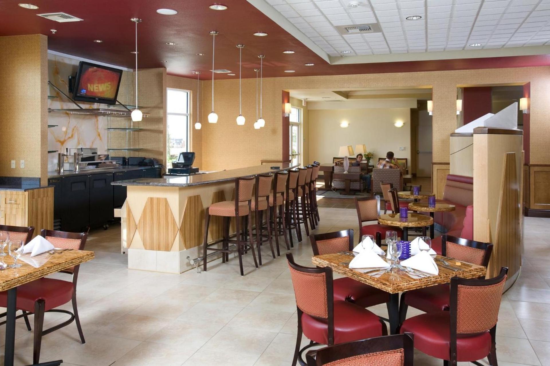 Holiday Inn & Suites Bakersfield by IHG photo 41