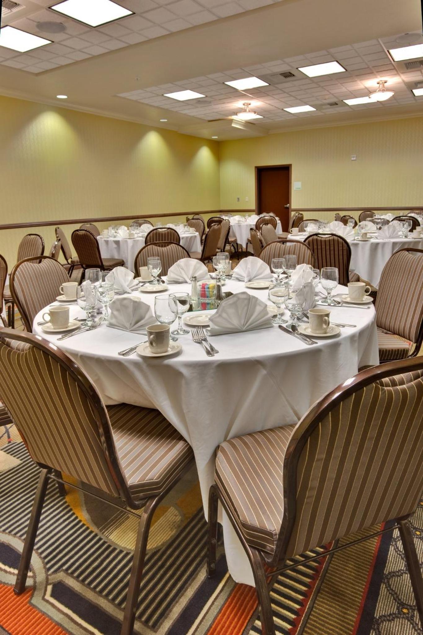 Holiday Inn & Suites Bakersfield by IHG photo 32