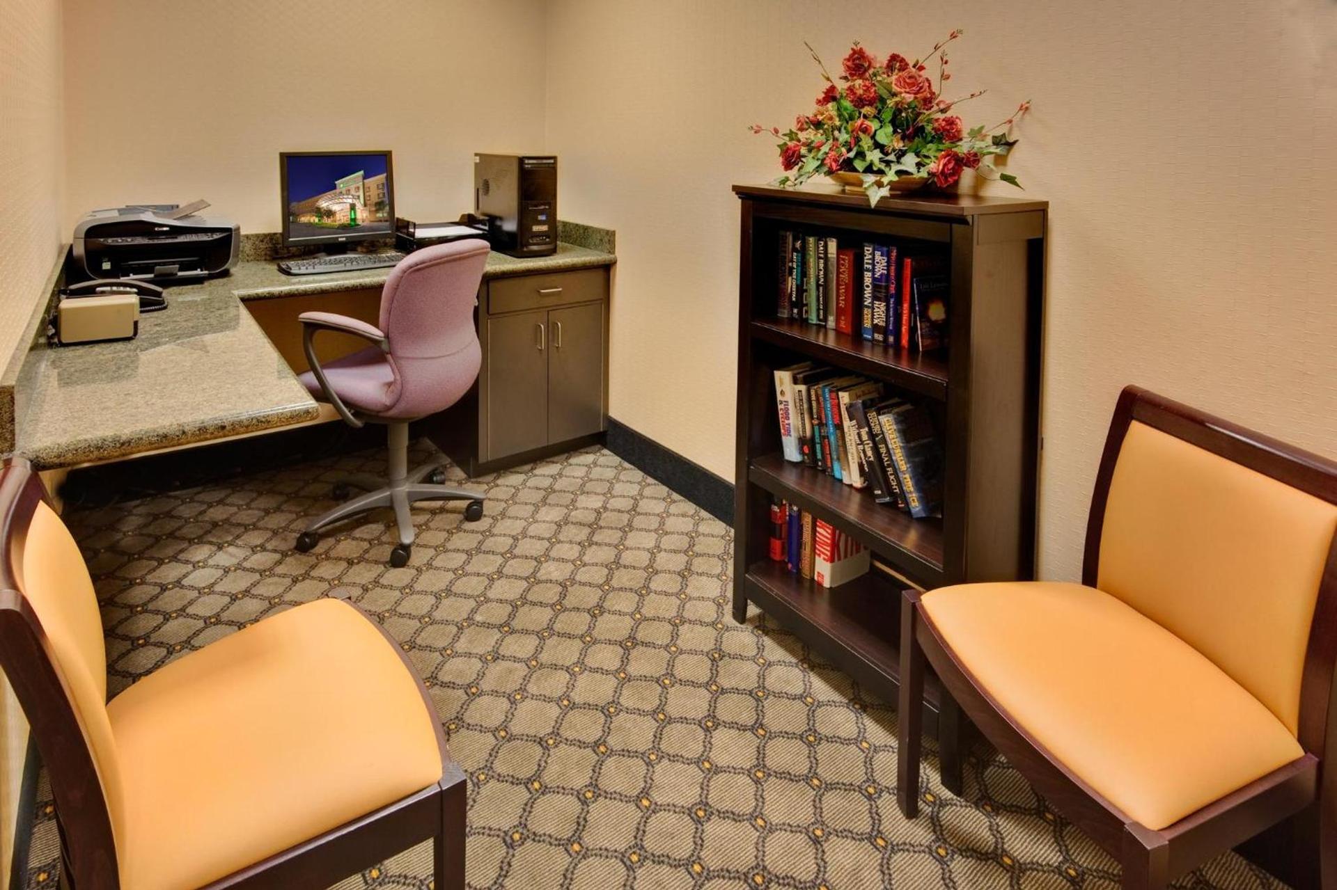 Holiday Inn & Suites Bakersfield by IHG photo 28
