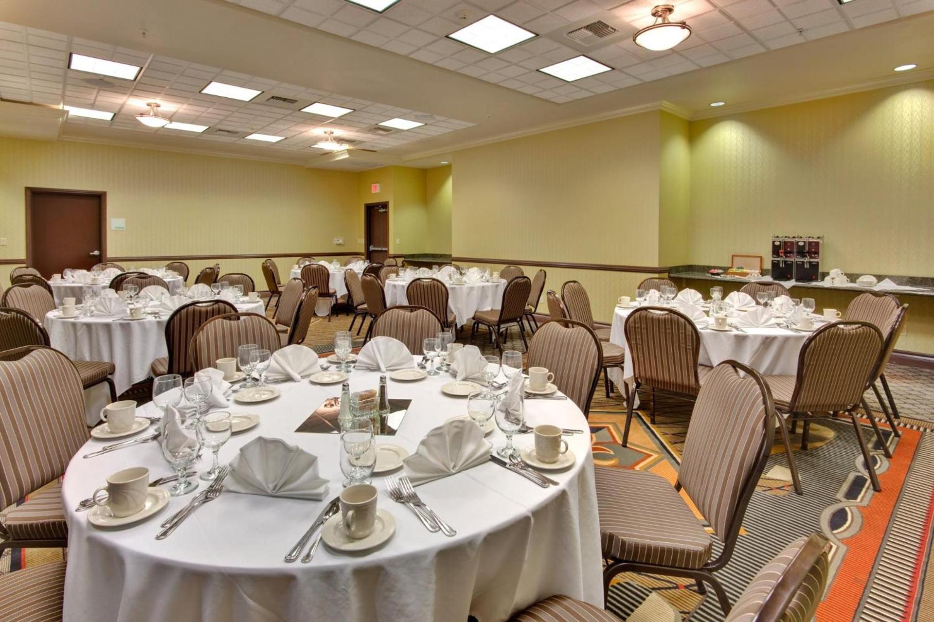 Holiday Inn & Suites Bakersfield by IHG photo 30